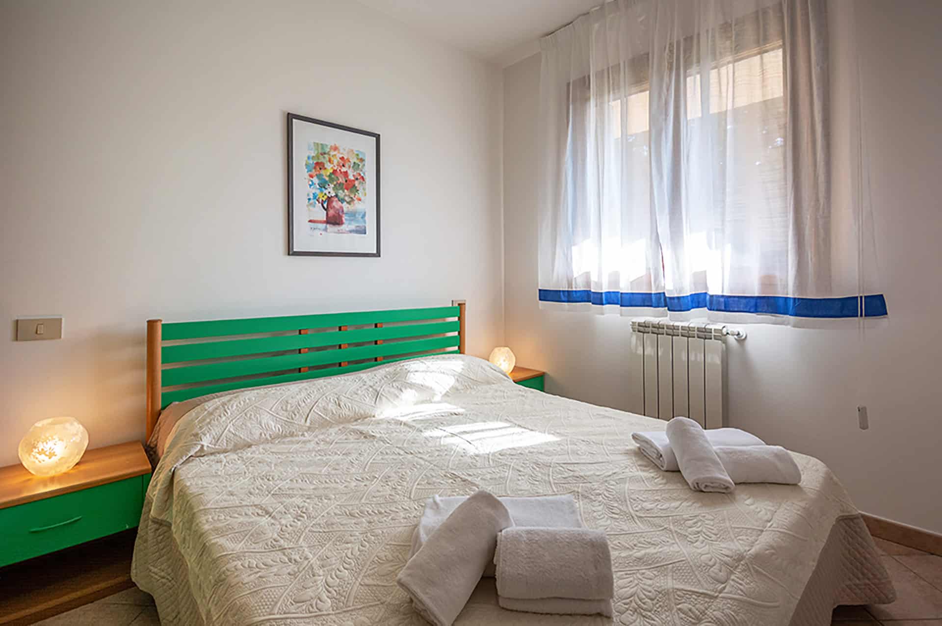 Chambre avec lit double d'un S3 dans la résidence vacances Albarella en Italie Chambre avec lit double d'un S3 dans la résidence vacances Albarella en Italie
