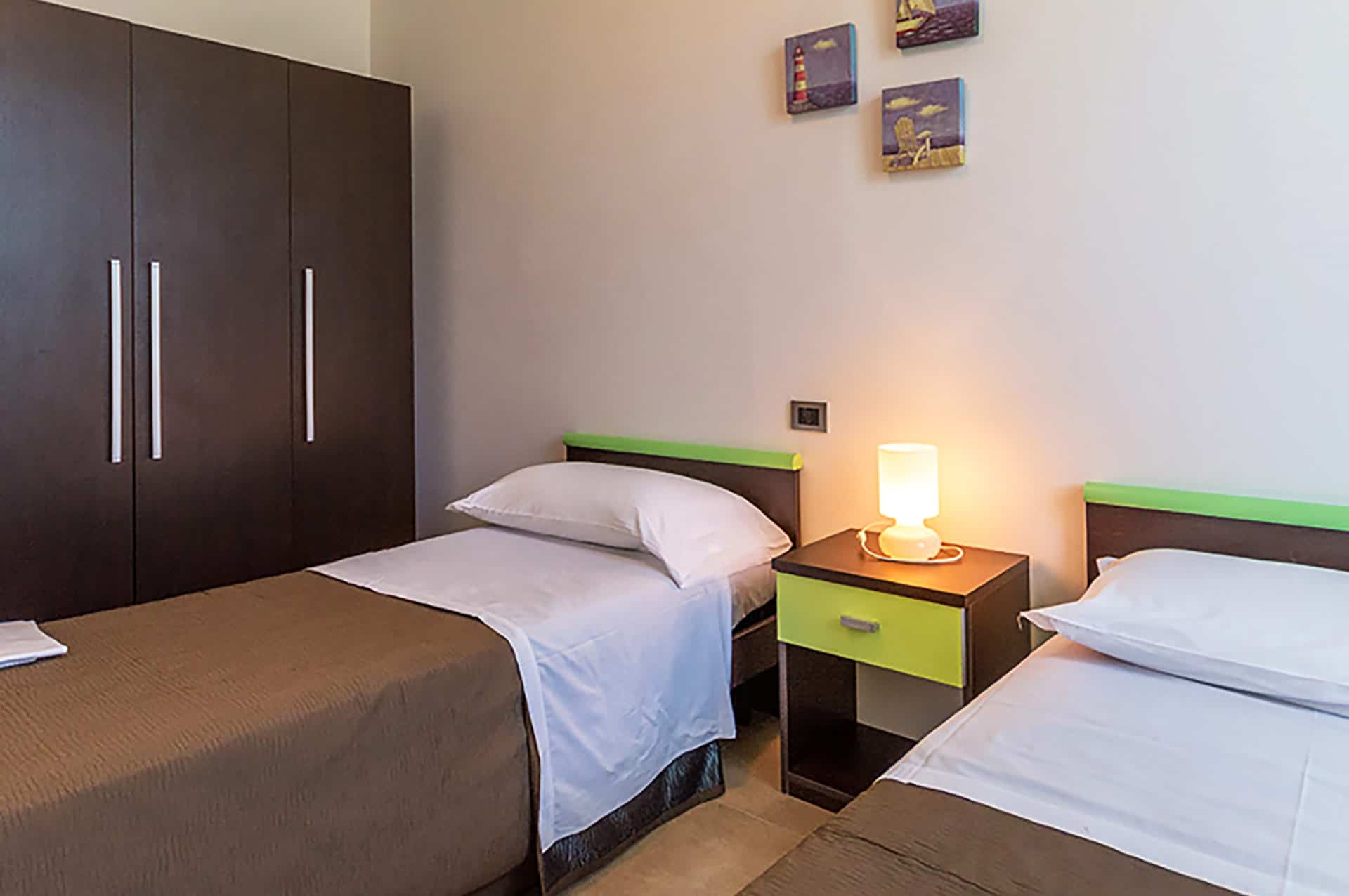 Chambre avec lits twins d'un SM3 dans la résidence vacances Albarella en Italie  Chambre avec lits twins d'un SM3 dans la résidence vacances Albarella en Italie