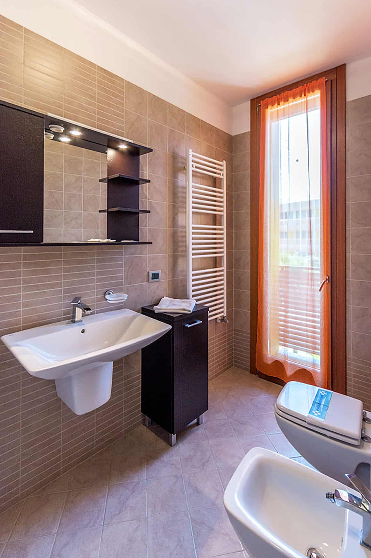 Exemple de salle de bain d'un logement dans la résidence vacances Albarella en Italie  Exemple de salle de bain d'un logement dans la résidence vacances Albarella en Italie
