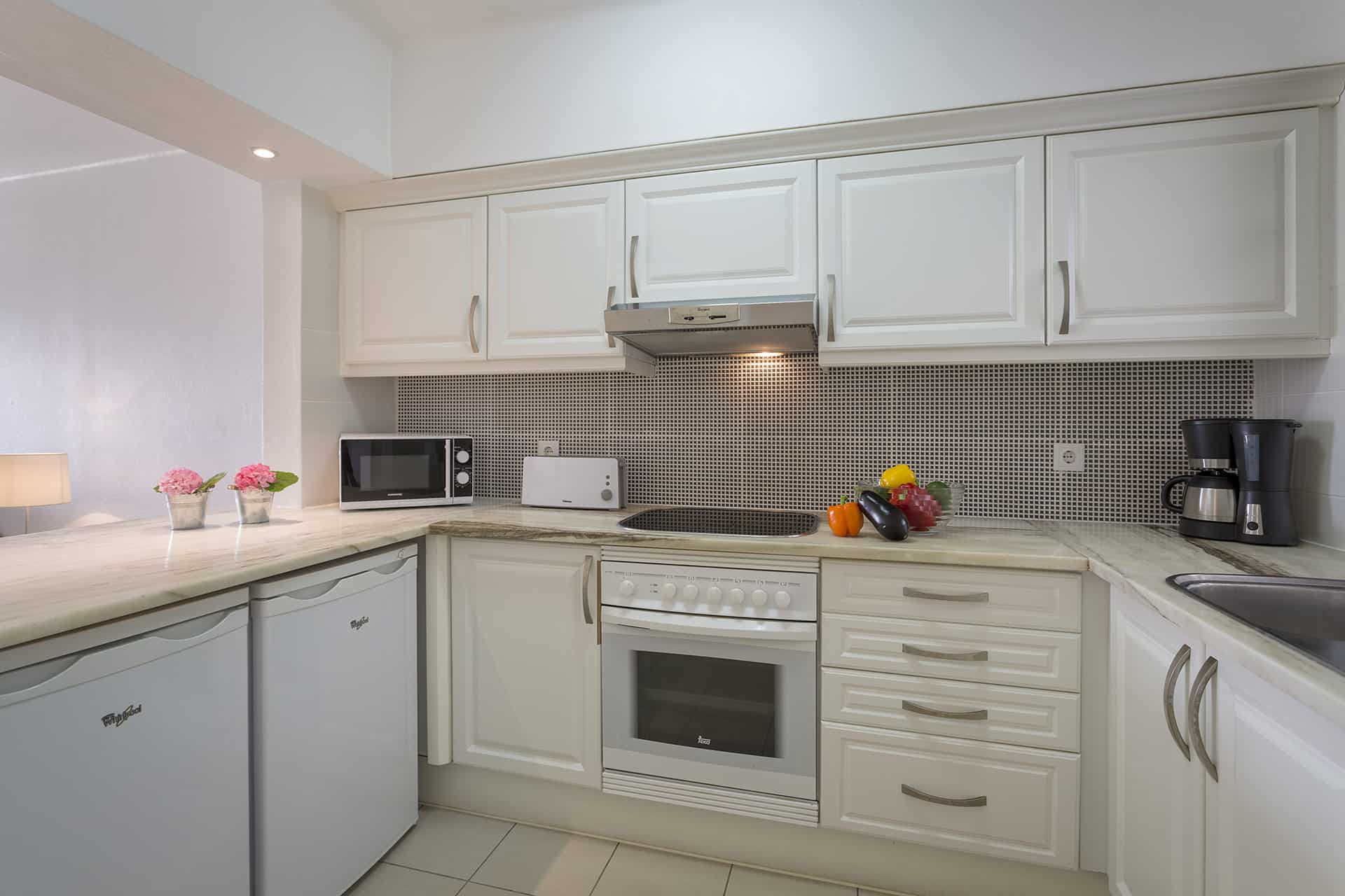 Exemple de cuisine de la résidence de vacances Clube Albufeira Garden Village, à Albufeira, sur la côte de l'Algarve, au Portugal Exemple de cuisine de la résidence de vacances Clube Albufeira Garden Village, à Albufeira, sur la côte de l'Algarve, au Portugal