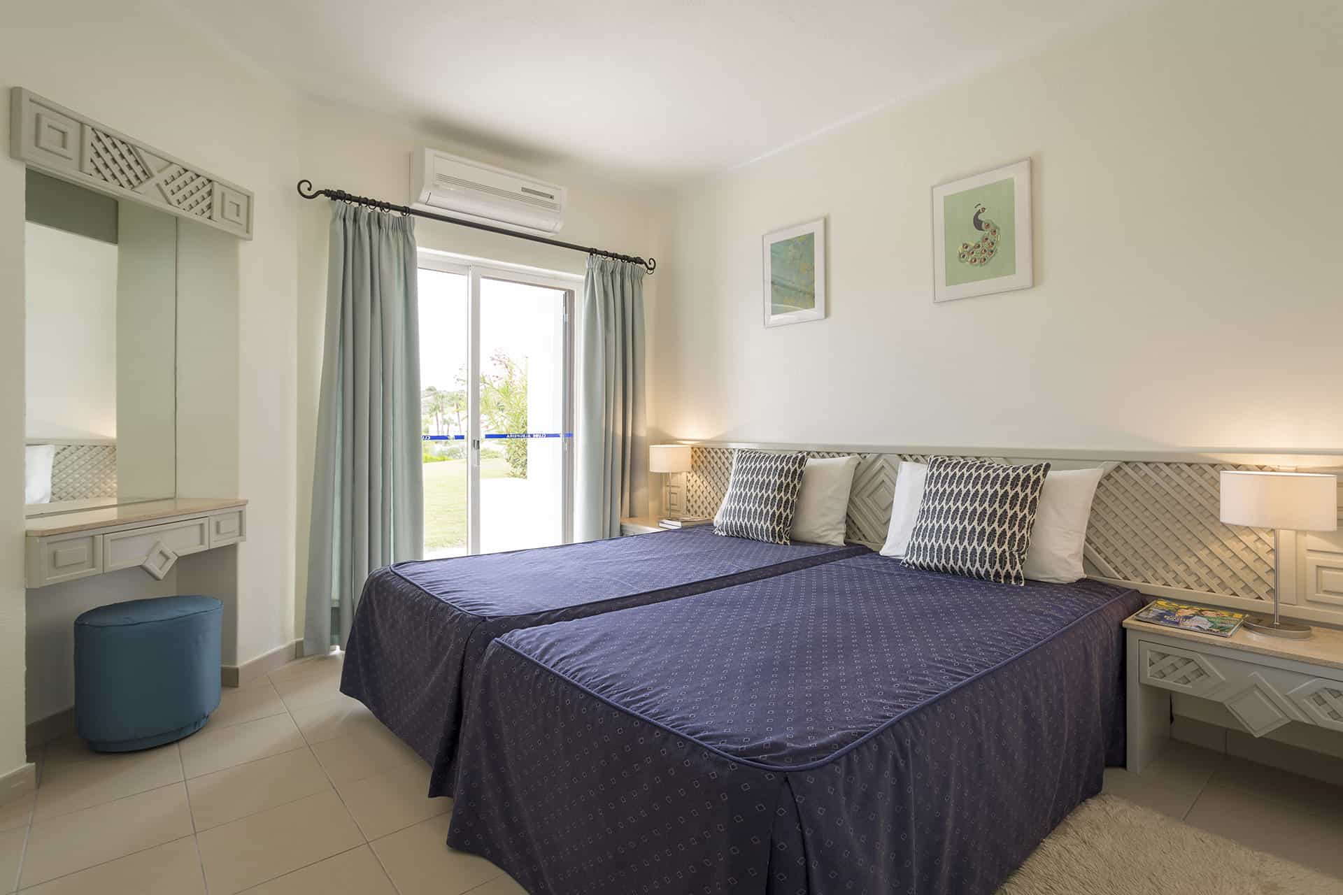 Exemple de chambre de la résidence de vacances Clube Albufeira Garden Village, à Albufeira, sur la côte de l'Algarve, au Portugal Exemple de chambre de la résidence de vacances Clube Albufeira Garden Village, à Albufeira, sur la côte de l'Algarve, au Portugal