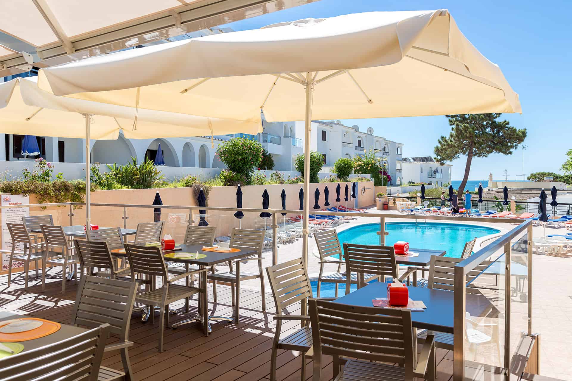 La résidence de vacances Apartamentos Do Parque à Albufeira, sur la côte de l'Algarve, au Portugal La résidence de vacances Apartamentos Do Parque à Albufeira, sur la côte de l'Algarve, au Portugal