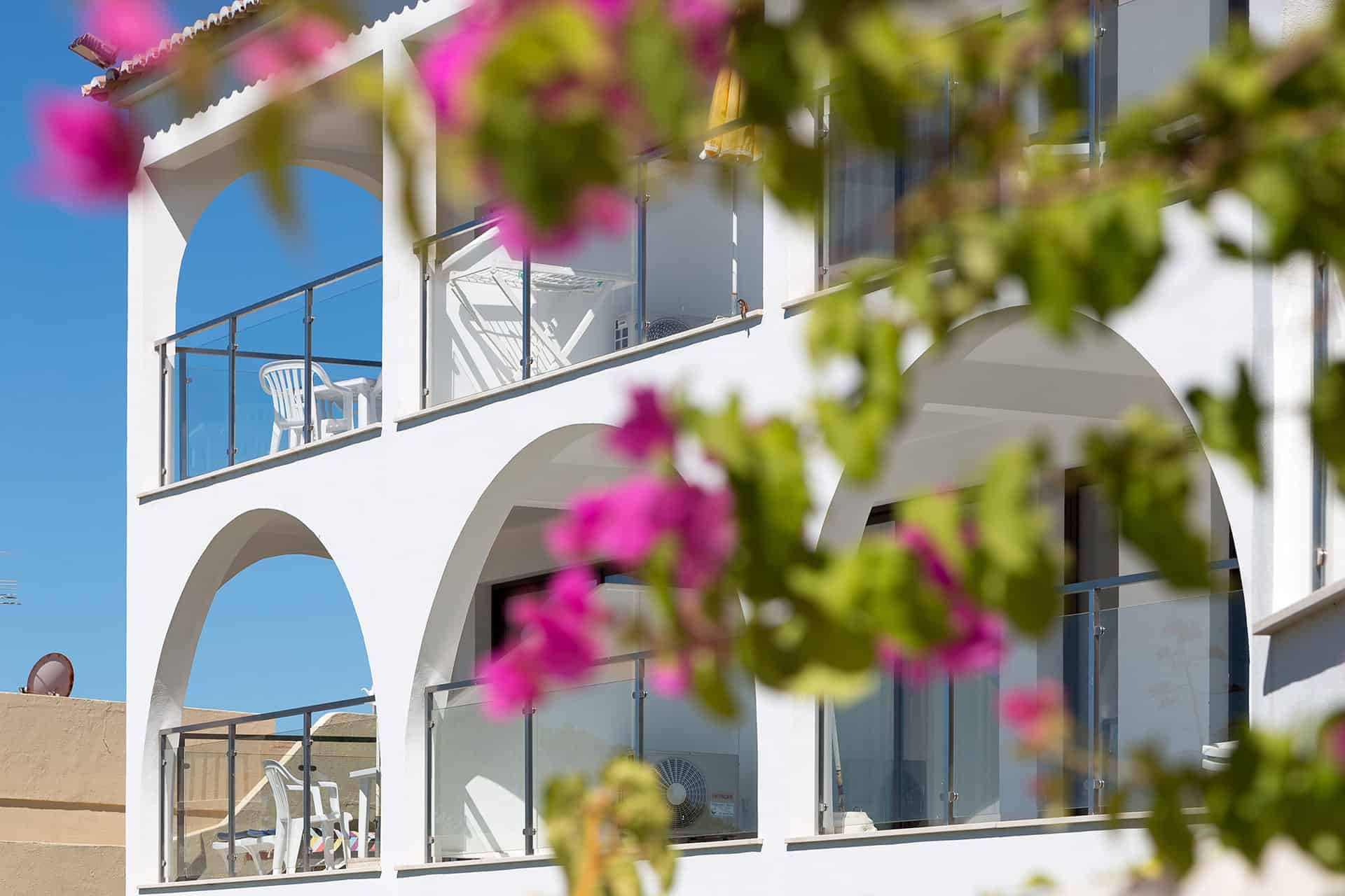 La résidence de vacances Apartamentos Do Parque à Albufeira, sur la côte de l'Algarve, au Portugal La résidence de vacances Apartamentos Do Parque à Albufeira, sur la côte de l'Algarve, au Portugal