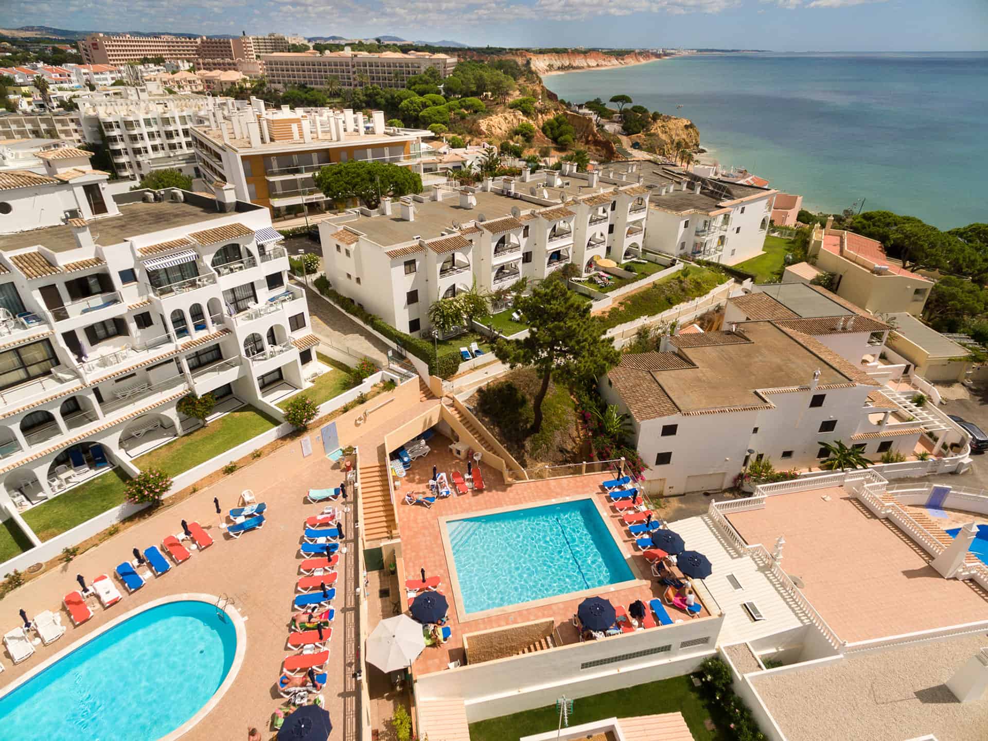 La résidence de vacances Apartamentos Do Parque à Albufeira, sur la côte de l'Algarve, au Portugal La résidence de vacances Apartamentos Do Parque à Albufeira, sur la côte de l'Algarve, au Portugal