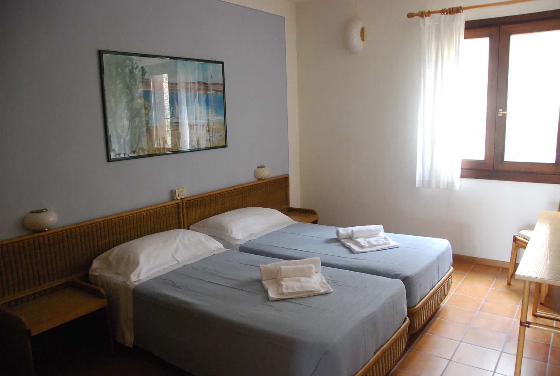 Exemple de chambre de la résidence de vacances Poiano Resort à Garda, proche du Lac de Garde, en Italie Exemple de chambre de la résidence de vacances Poiano Resort à Garda, proche du Lac de Garde, en Italie
