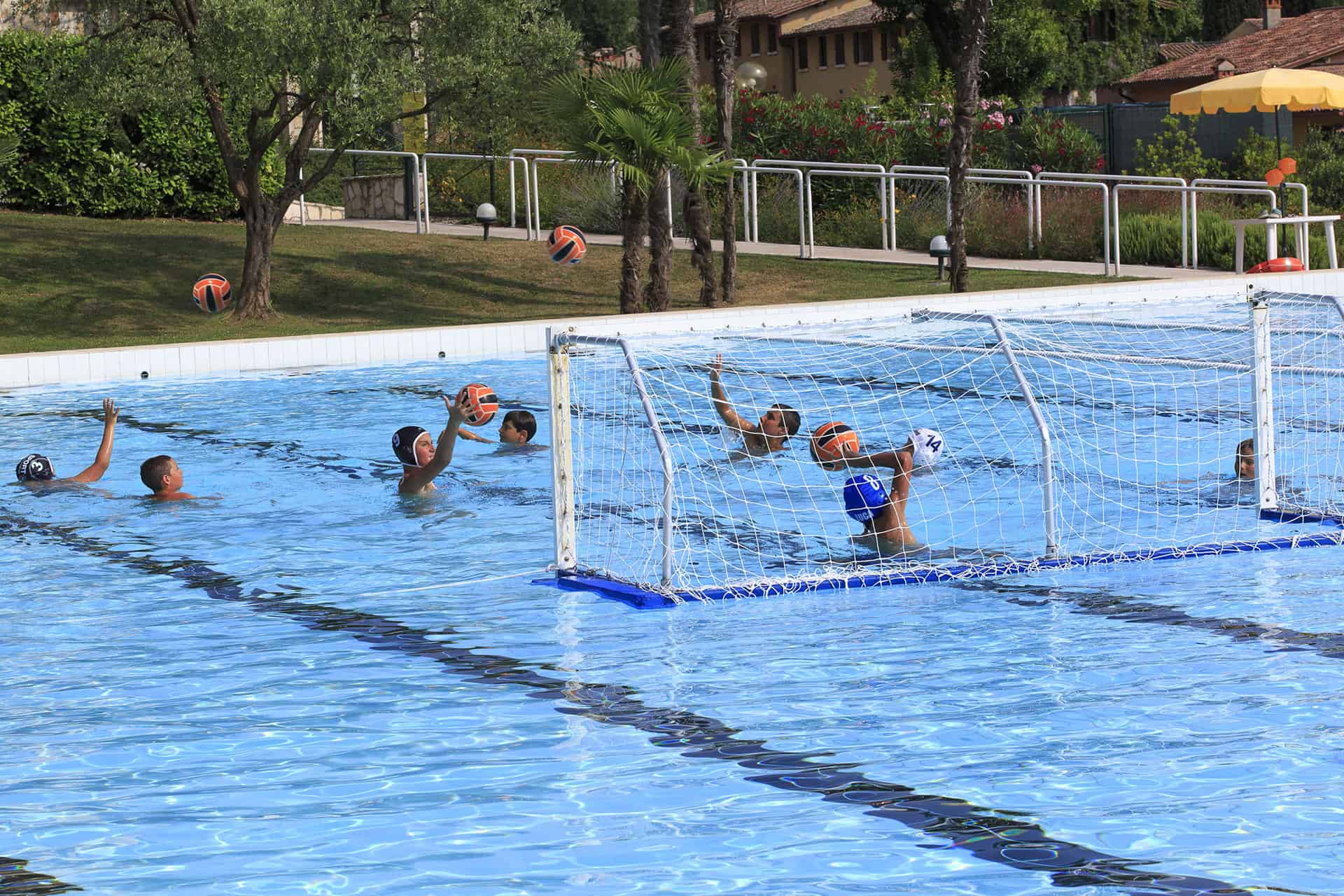 Water polo au sein de la résidence de vacances Poiano Resort à Garda, proche du Lac de Garde, en Italie Water polo au sein de la résidence de vacances Poiano Resort à Garda, proche du Lac de Garde, en Italie
