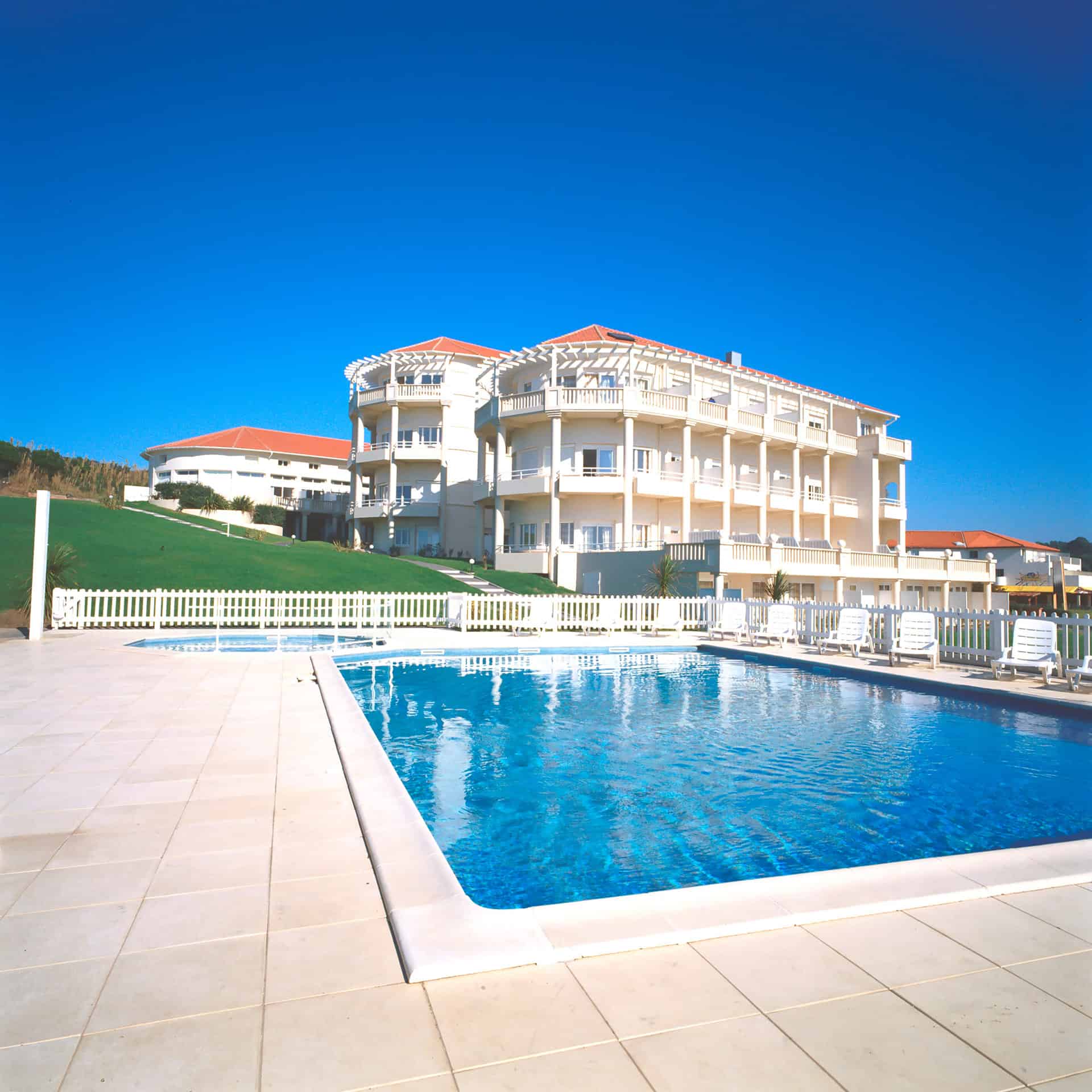 La résidence Eugénie à Biarritz dans le Pays Basque avec piscine extérieure La résidence Eugénie à Biarritz dans le Pays Basque avec piscine extérieure