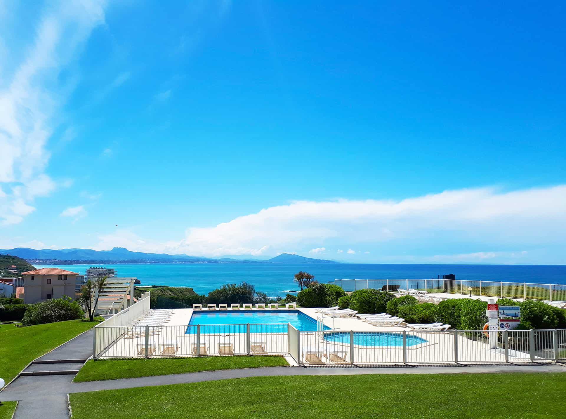 Piscine de la résidence Eugénie à Biarritz dans le Pays Basque Piscine de la résidence Eugénie à Biarritz dans le Pays Basque