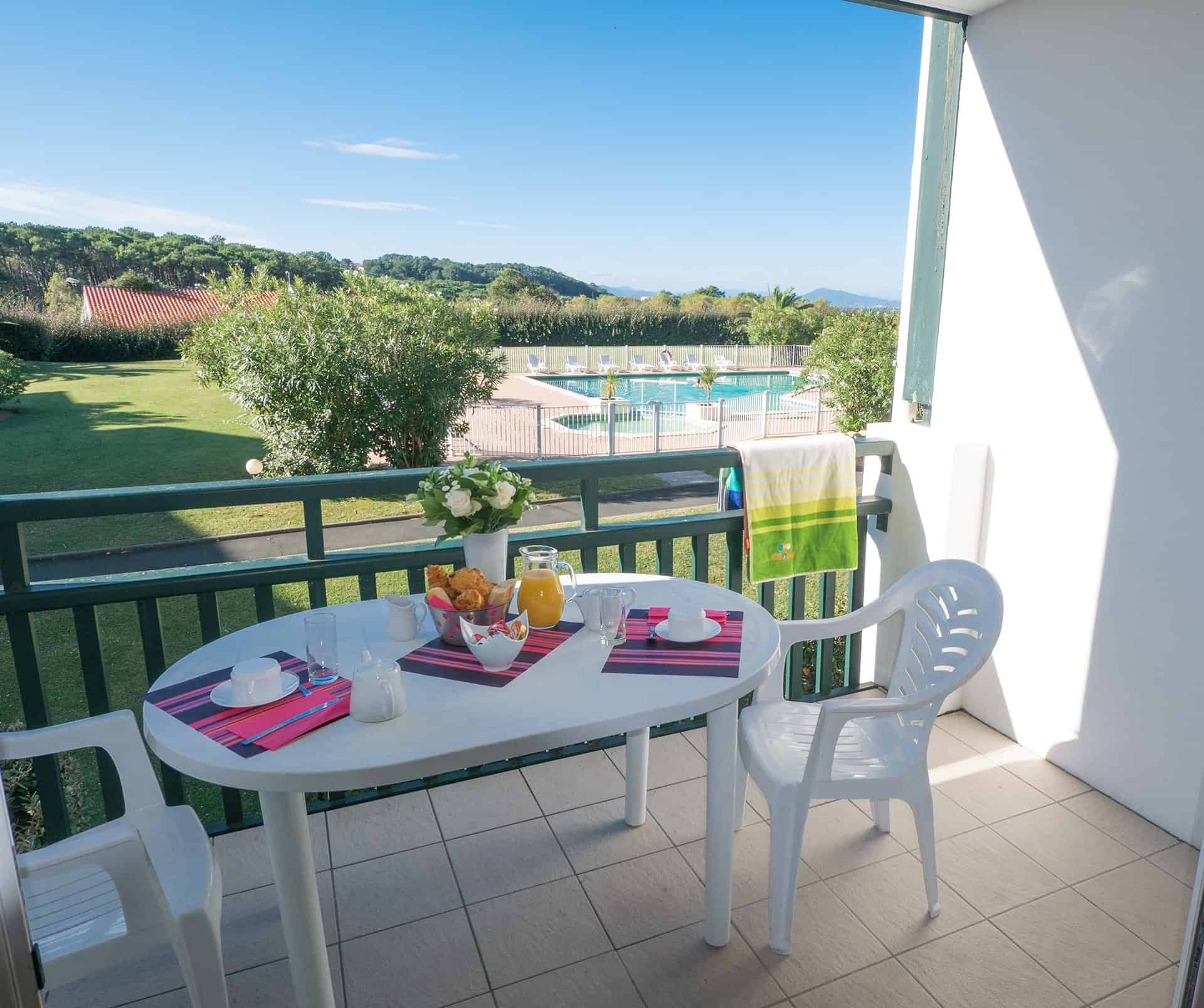 Exemple de vue d'un balcon de la résidence de vacances Ilbarritz à Bidart Exemple de vue d'un balcon de la résidence de vacances Ilbarritz à Bidart