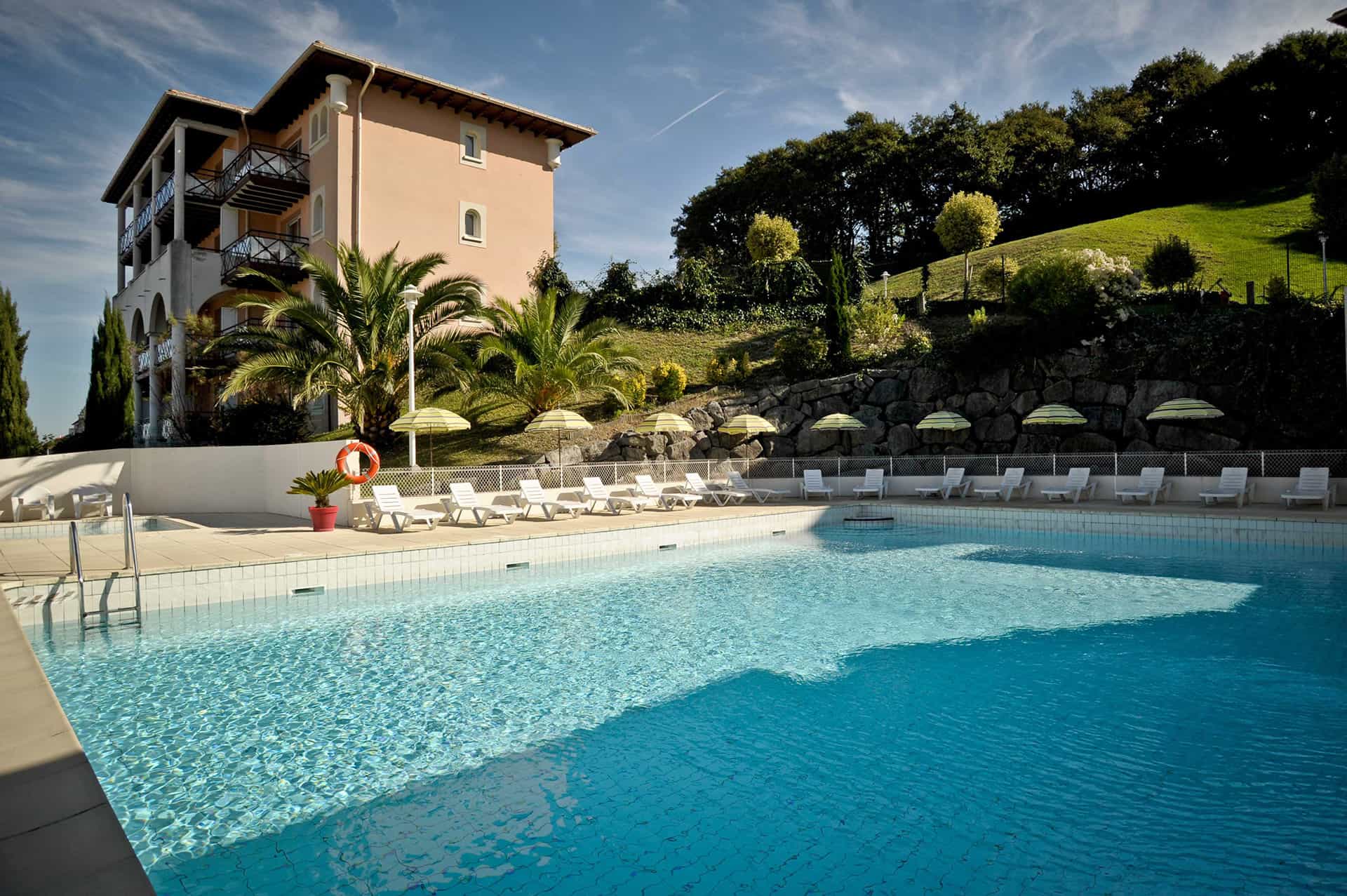 Piscine extérieure de la résidence de vacances Soko Eder à Ciboure Piscine extérieure de la résidence de vacances Soko Eder à Ciboure