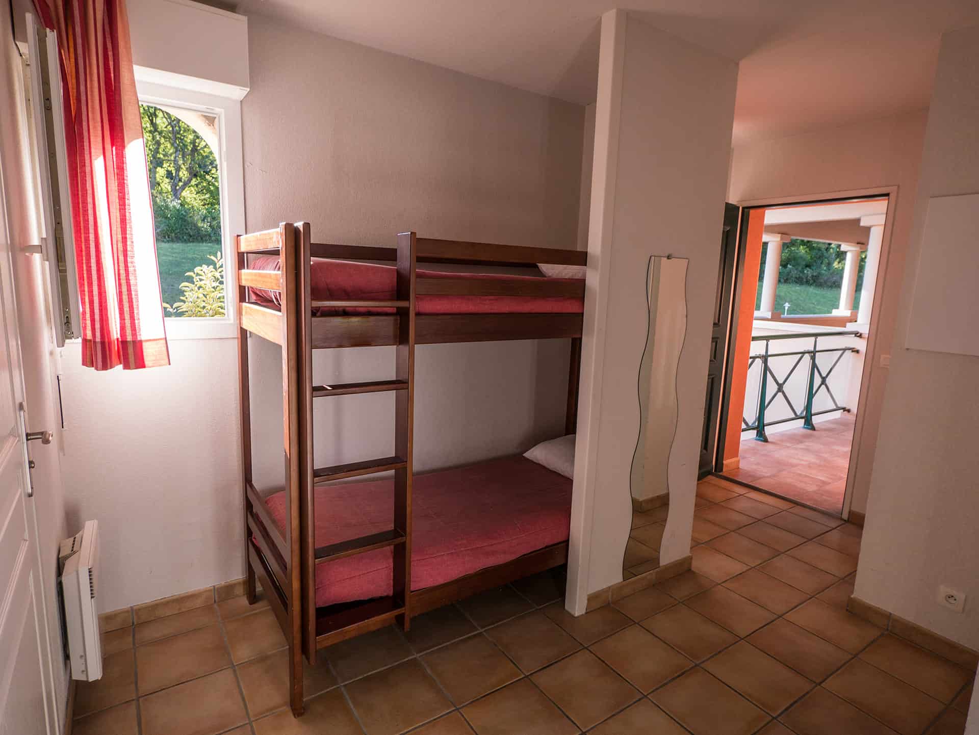 Exemple de chambre de la Résidence de vacances Soko Eder à Ciboure Exemple de chambre de la Résidence de vacances Soko Eder à Ciboure