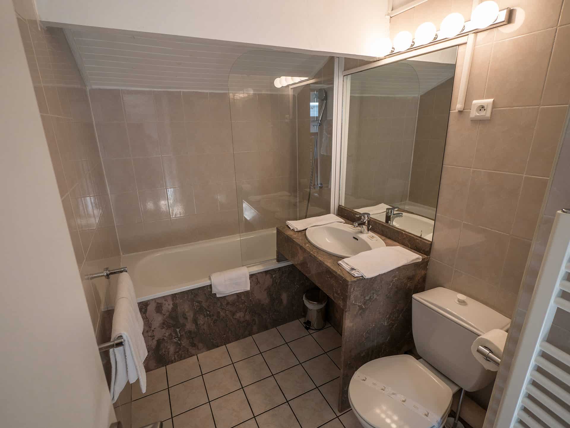 Exemple de salle de bain de la résidence de vacances Sokoburu à Hendaye Exemple de salle de bain de la résidence de vacances Sokoburu à Hendaye