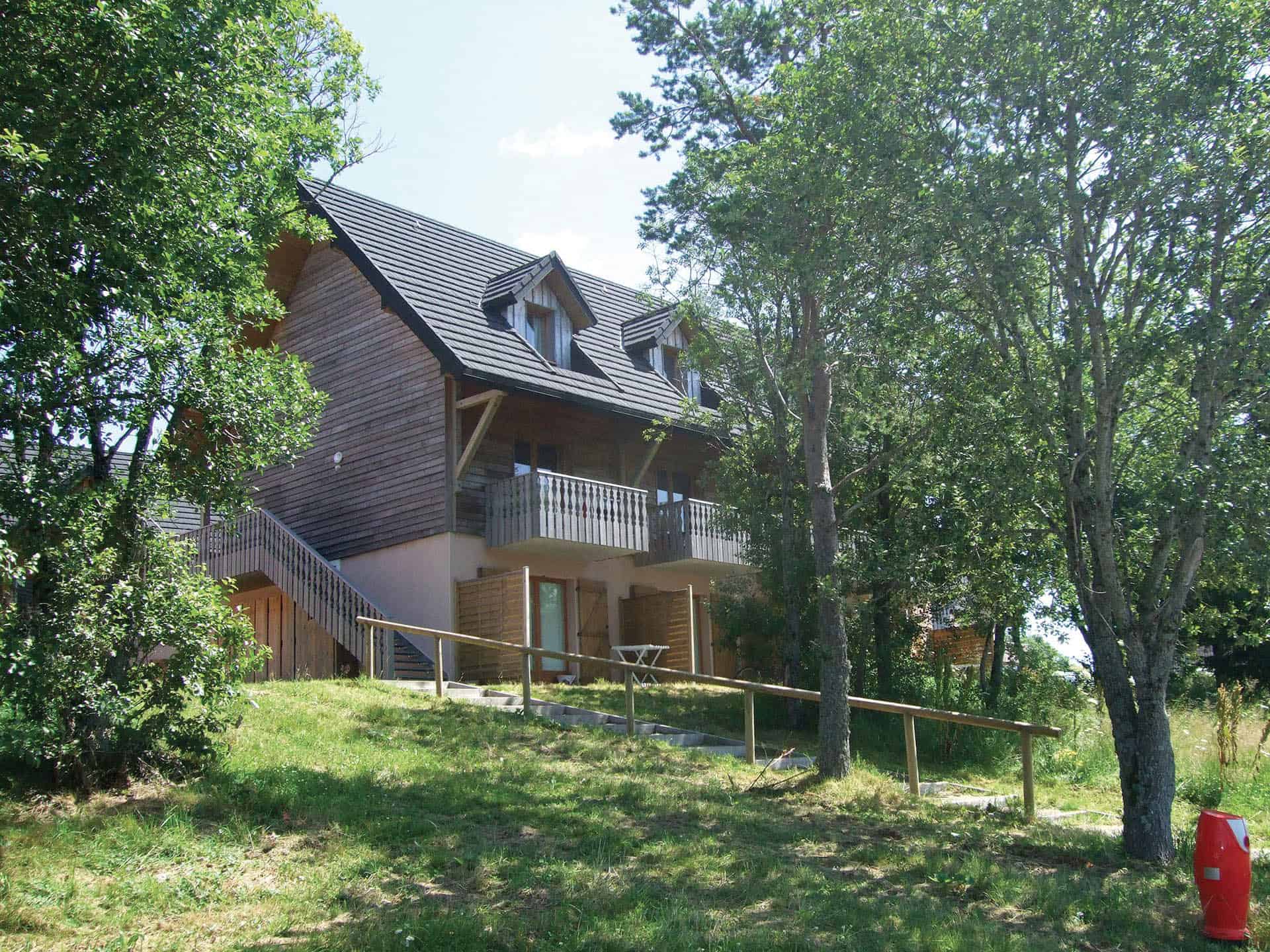 Extérieur de la résidence de vacances Le Bois de la Reine à Super-Besse Extérieur de la résidence de vacances Le Bois de la Reine à Super-Besse