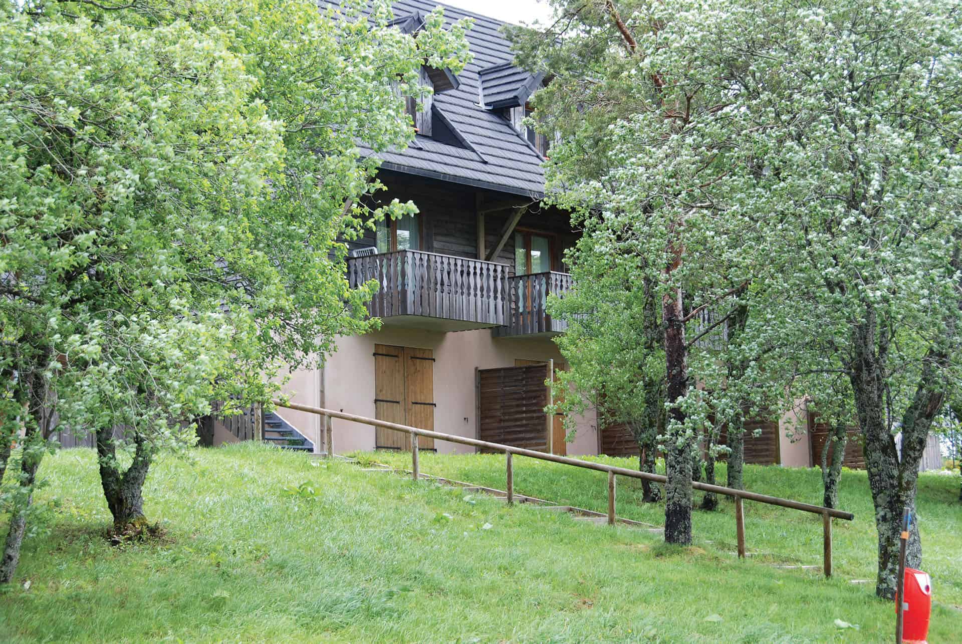 Extérieur de la résidence de vacances Le Bois de la Reine à Super-Besse Extérieur de la résidence de vacances Le Bois de la Reine à Super-Besse
