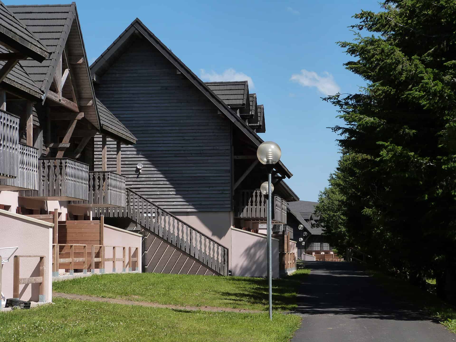 Extérieur de la résidence de vacances Le Bois de la Reine à Super-Besse Extérieur de la résidence de vacances Le Bois de la Reine à Super-Besse