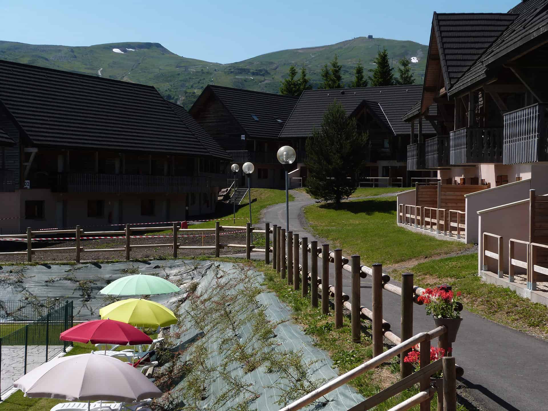 Extérieur de la résidence de vacances Le Bois de la Reine à Super-Besse Extérieur de la résidence de vacances Le Bois de la Reine à Super-Besse