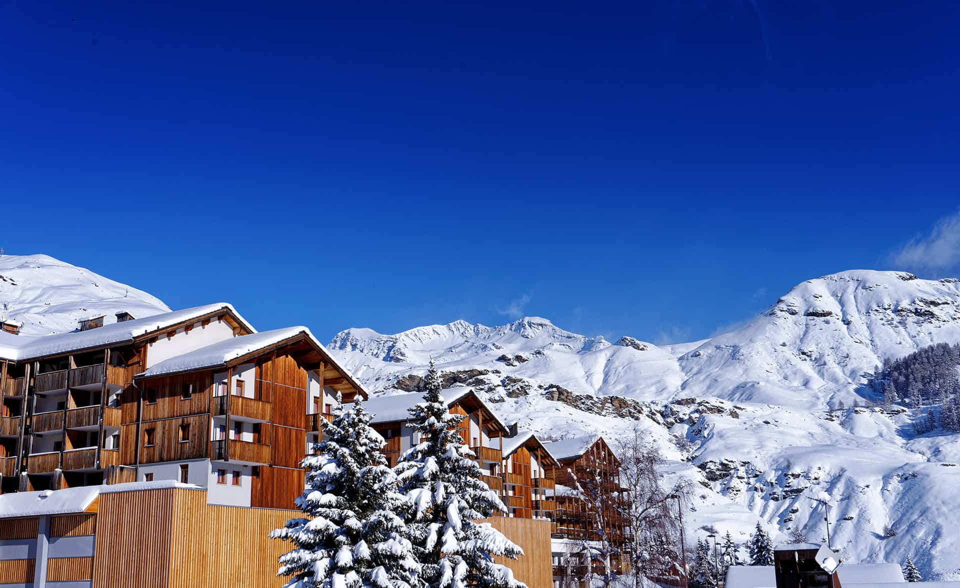 Vue extérieure de la résidence de vacances Etoiles d'Orion à Orcières, dans les Hautes-Alpes Vue extérieure de la résidence de vacances Etoiles d'Orion à Orcières, dans les Hautes-Alpes