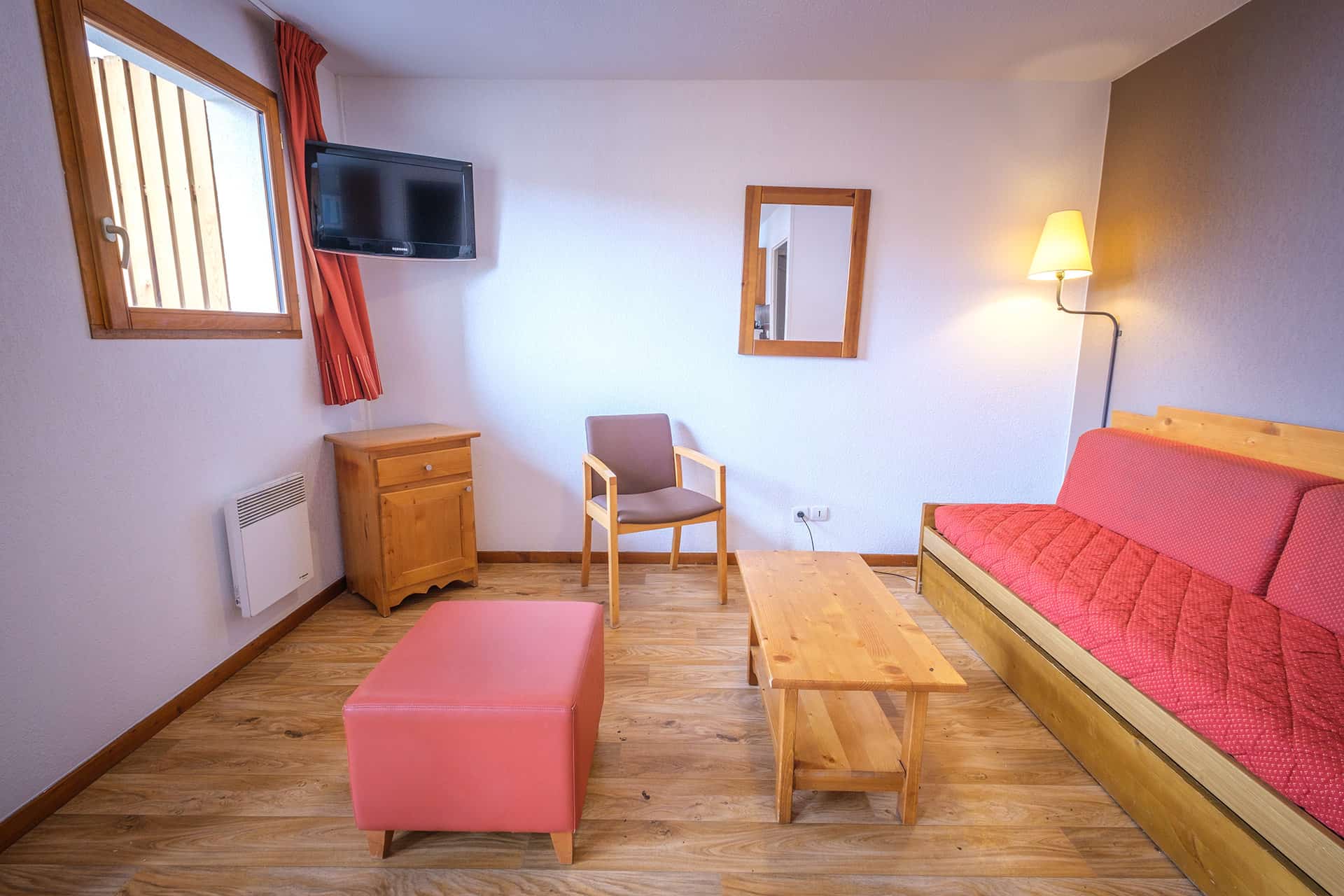 Exemple de salon d'un appartement 3 pièces 6/8 personnes de la résidence de vacances Etoiles d'Orion à Orcières, dans les Hautes-Alpes Exemple de salon d'un appartement 3 pièces 6/8 personnes de la résidence de vacances Etoiles d'Orion à Orcières, dans les Hautes-Alpes