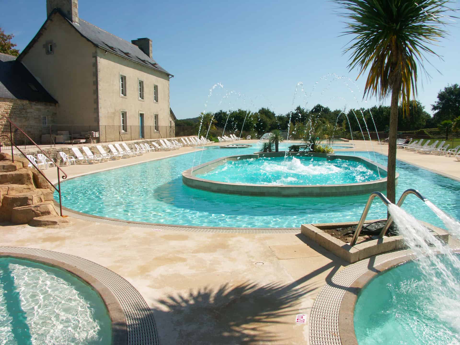 Parc aquatique de la résidence de vacances L'orangerie de Lanniron proche de Quimper Parc aquatique de la résidence de vacances L'orangerie de Lanniron proche de Quimper