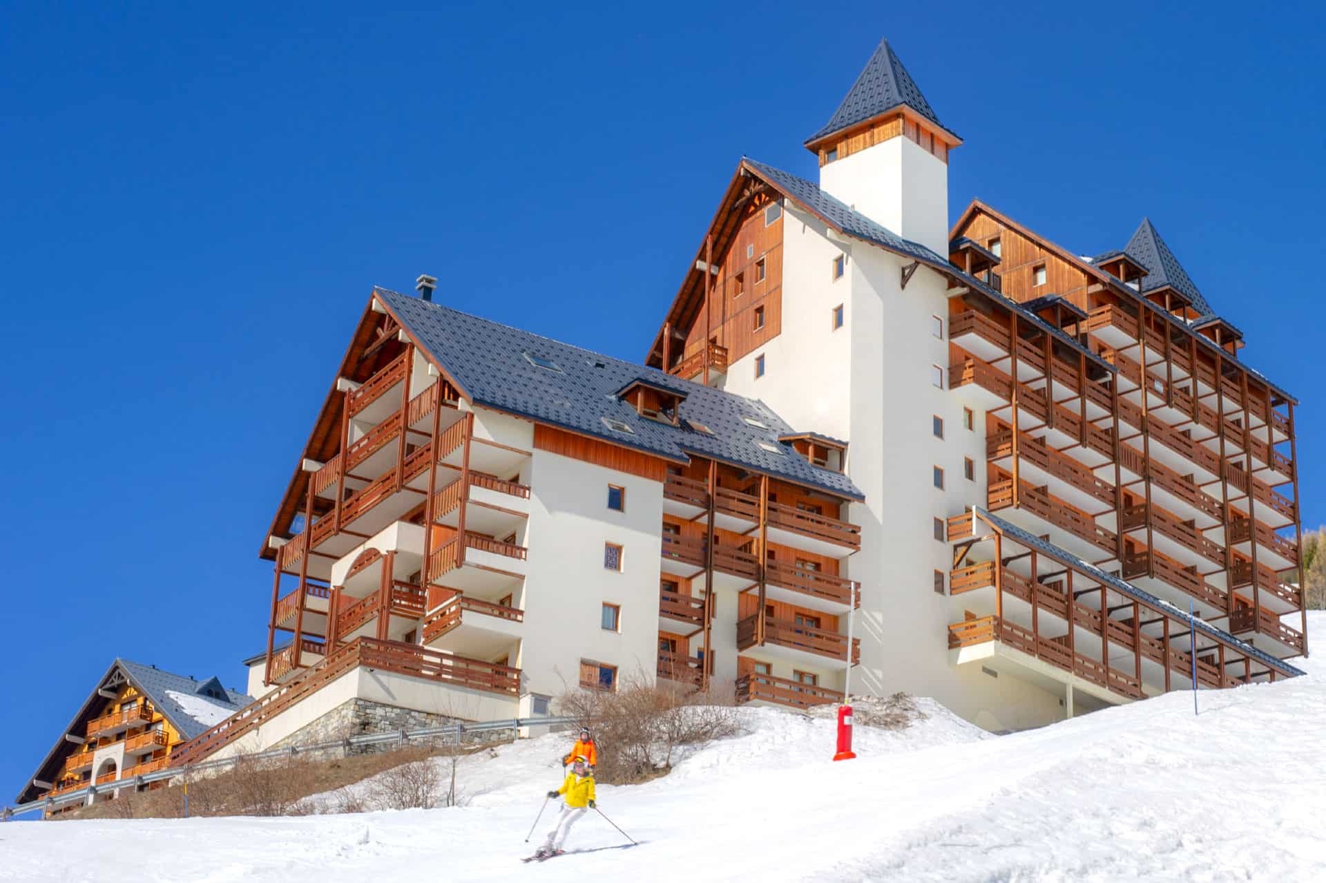 Vue extérieure de la résidence de vacances Les Balcons du Soleil aux Deux Alpes Vue extérieure de la résidence de vacances Les Balcons du Soleil aux Deux Alpes