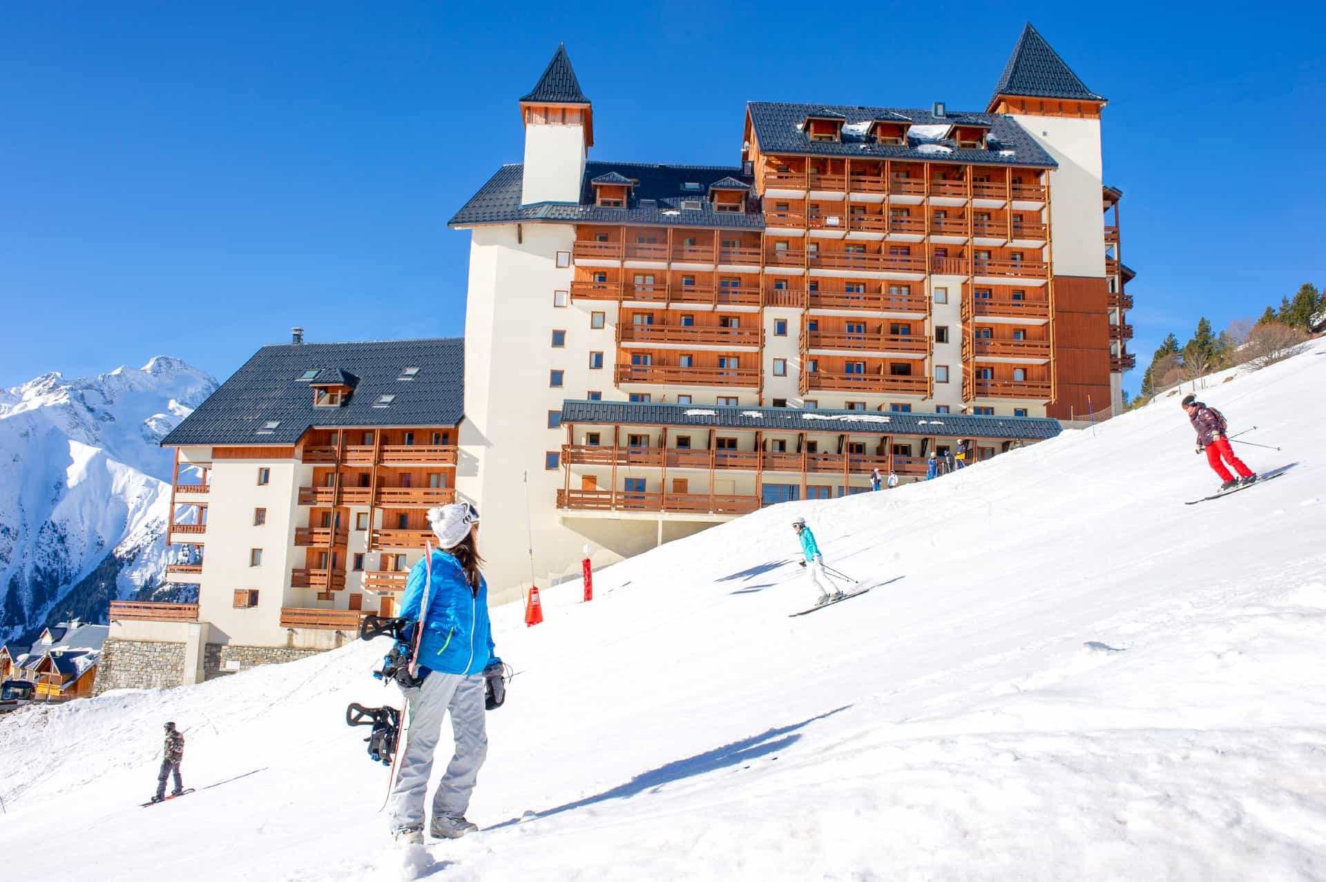 Vue extérieure de la résidence de vacances Les Balcons du Soleil aux Deux Alpes Vue extérieure de la résidence de vacances Les Balcons du Soleil aux Deux Alpes