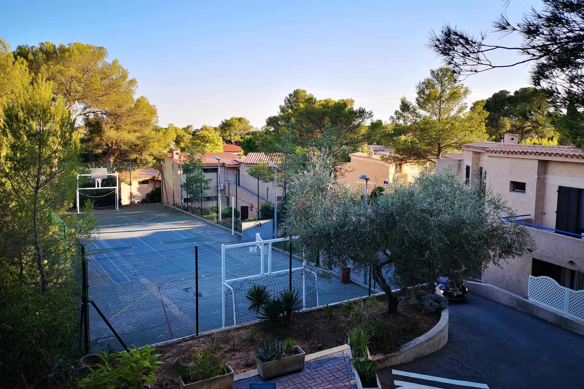 Multisports ground of the Goélia Les Jardins d'Azur holiday residence in St Raphaël Multisports ground of the Goélia Les Jardins d'Azur holiday residence in St Raphaël