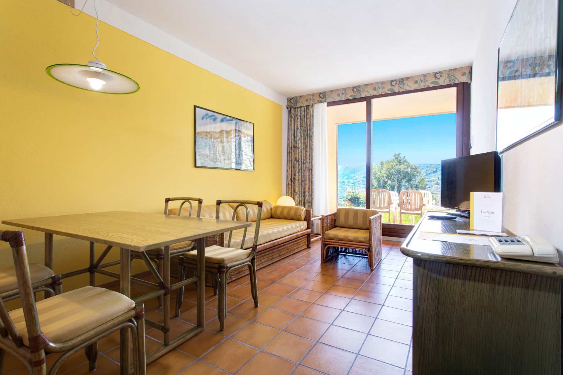 Exemple de séjour d'un appartement de la résidence de vacances Poiano Resort à Garda en Italie  Exemple de séjour d'un appartement de la résidence de vacances Poiano Resort à Garda en Italie