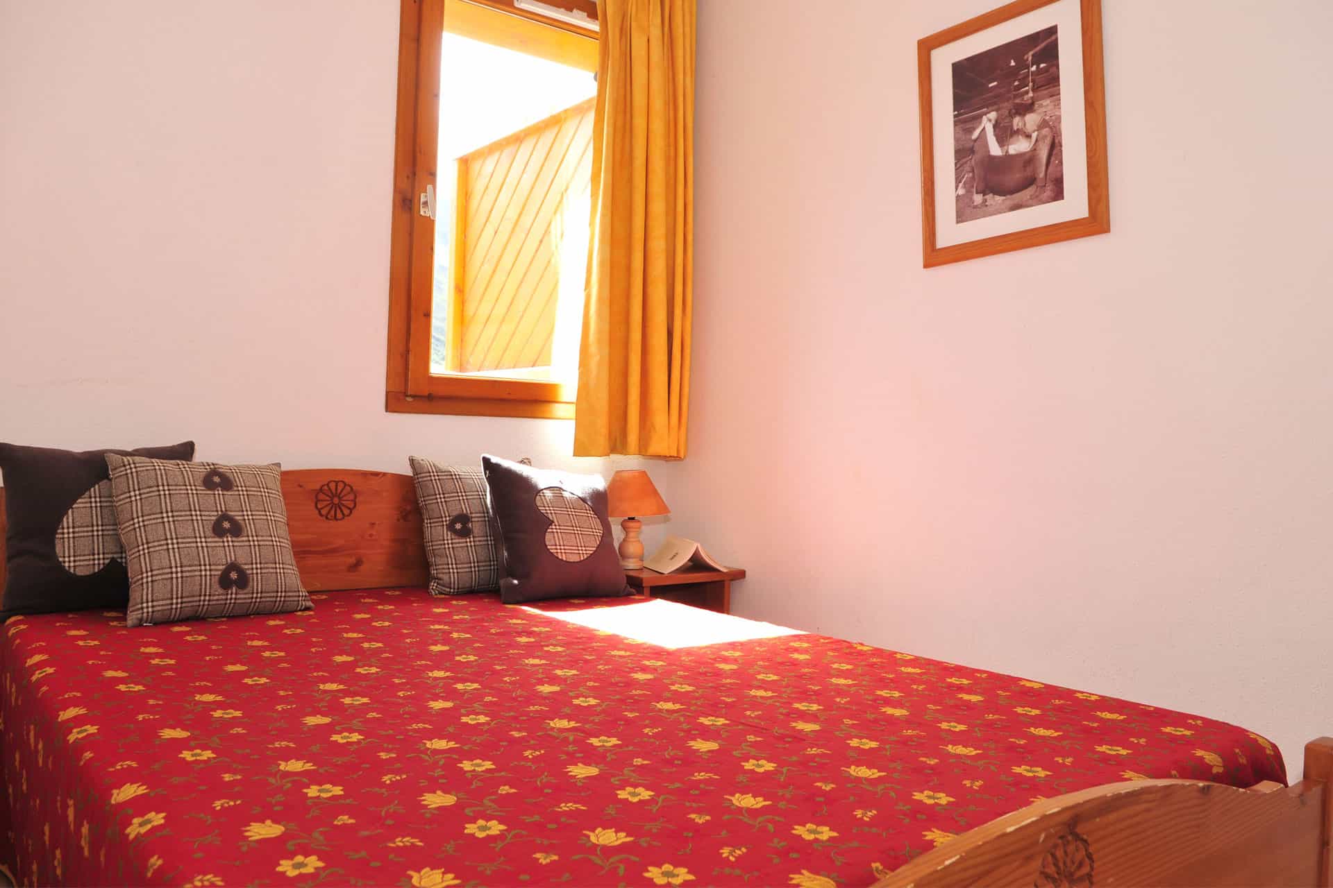 Exemple de chambre de la résidence  vacances Le Relais des Pistes à Albiez-Montrond, dans les Alpes du Nord Exemple de chambre de la résidence  vacances Le Relais des Pistes à Albiez-Montrond, dans les Alpes du Nord