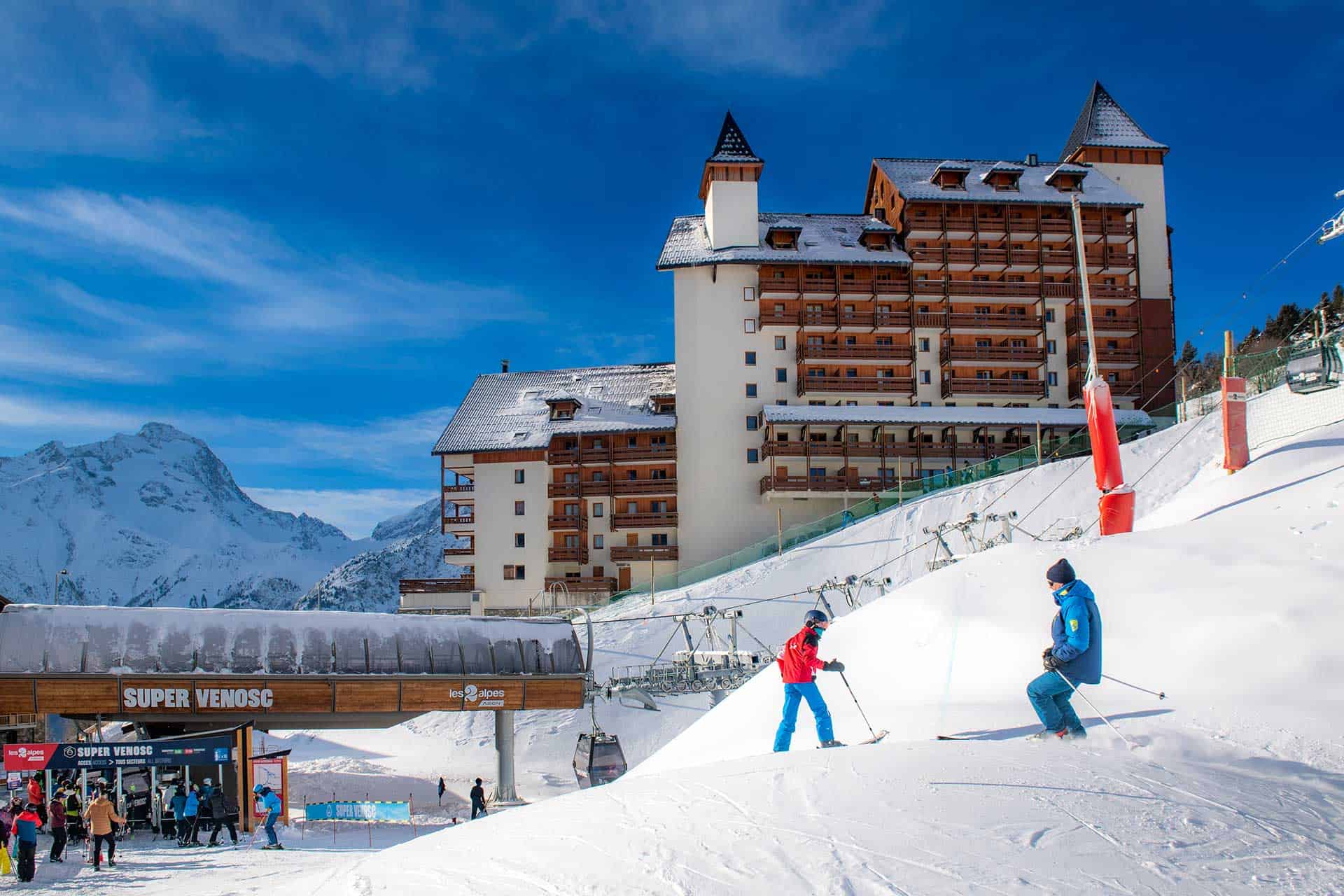 Résidence de vacances Goélia Les Balcons du Soleil aux Deux Alpes avec nouvelle remontée mécanique débrayable au pied de la résidence Résidence de vacances Goélia Les Balcons du Soleil aux Deux Alpes avec nouvelle remontée mécanique débrayable au pied de la résidence