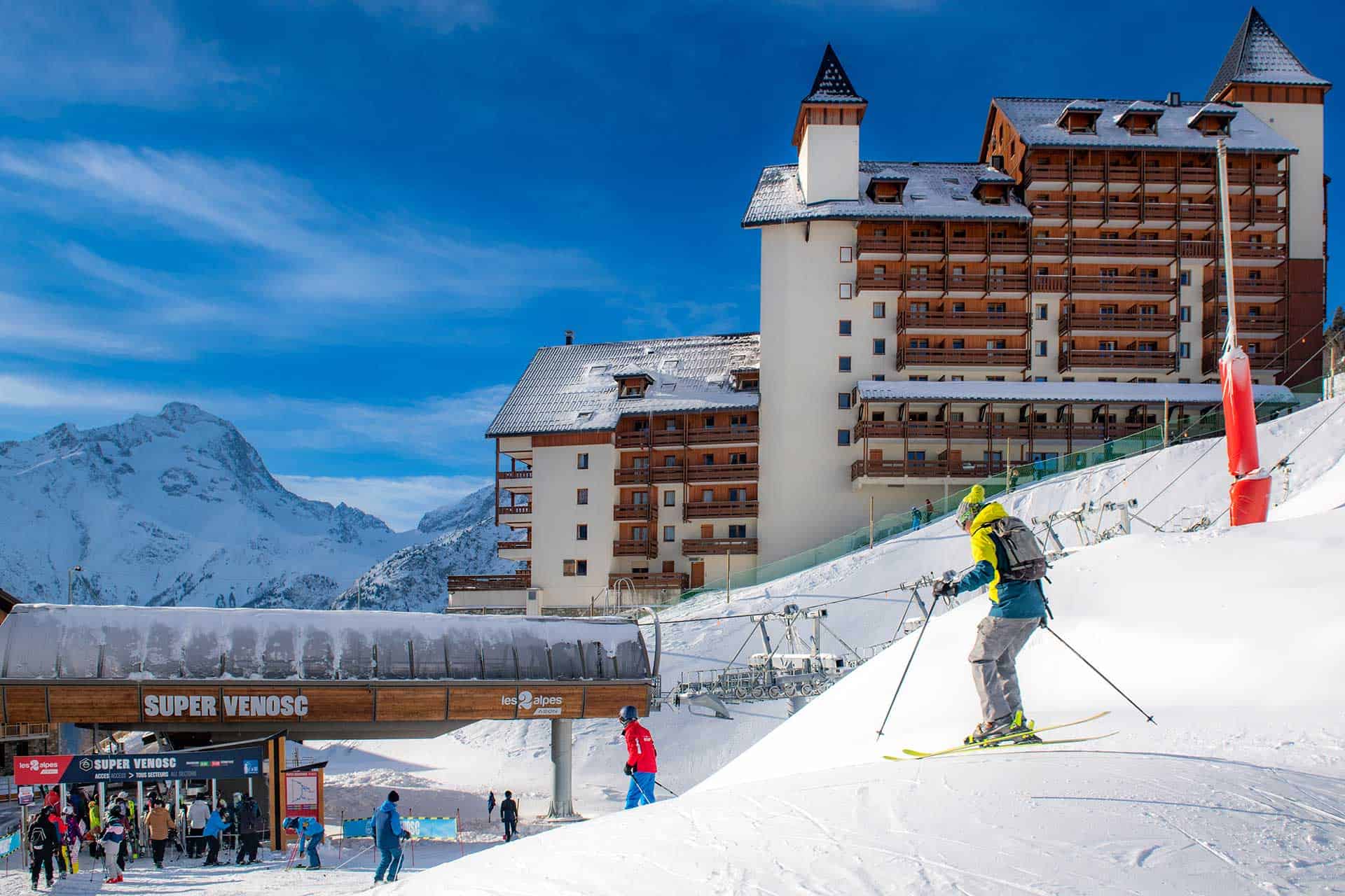 Résidence de vacances Goélia Les Balcons du Soleil aux Deux Alpes avec nouvelle remontée mécanique débrayable au pied de la résidence Résidence de vacances Goélia Les Balcons du Soleil aux Deux Alpes avec nouvelle remontée mécanique débrayable au pied de la résidence