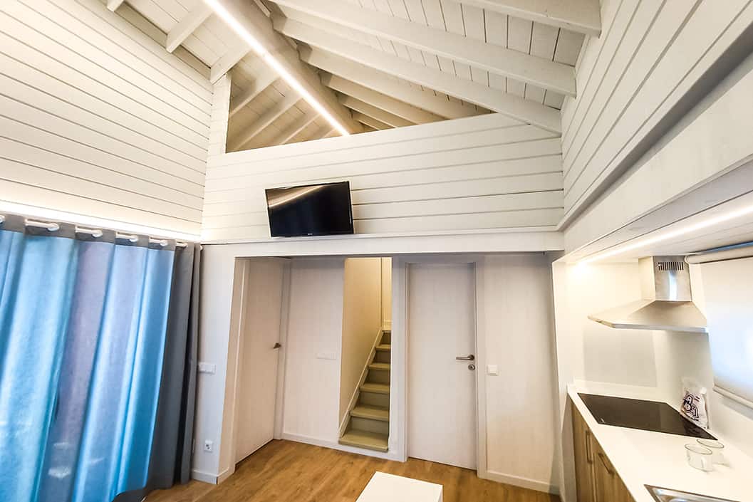 Exemple de cuisine / salon du Bungalow 5 personnes XALOC de la résidence de vacances La Llosa à Cambrils, sur la Costa Dorada, en Espagne Exemple de cuisine / salon du Bungalow 5 personnes XALOC de la résidence de vacances La Llosa à Cambrils, sur la Costa Dorada, en Espagne