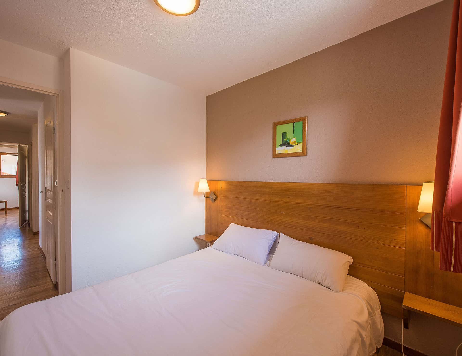 Exemple de chambre de la résidence Les Etoiles d'Orion à Orcières dans les Alpes du Sud Exemple de chambre de la résidence Les Etoiles d'Orion à Orcières dans les Alpes du Sud