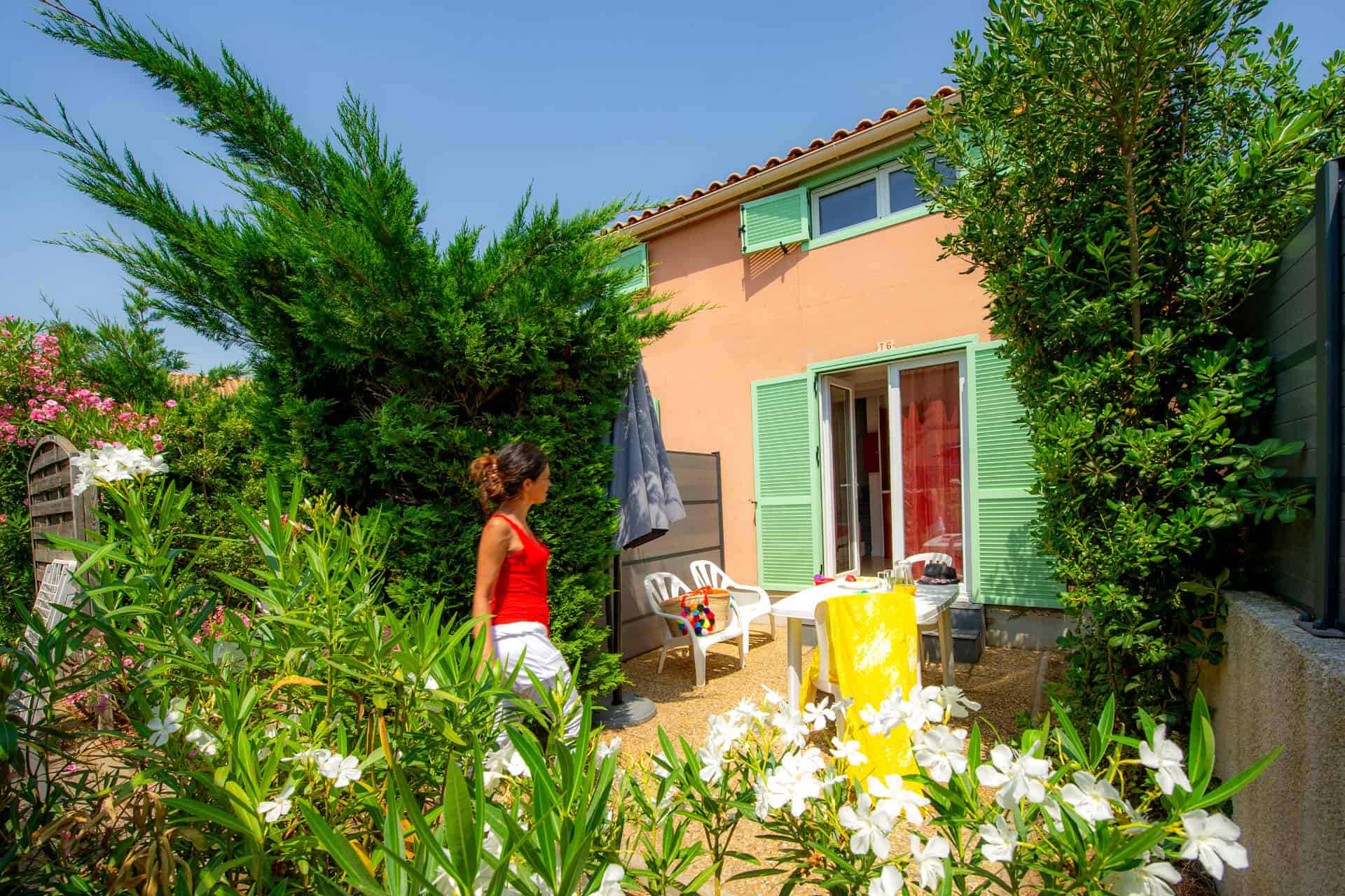 Terrasse d'une maisonnette jumelée de la résidence de vacances Goélia Le Sun Village à Portiragnes Terrasse d'une maisonnette jumelée de la résidence de vacances Goélia Le Sun Village à Portiragnes