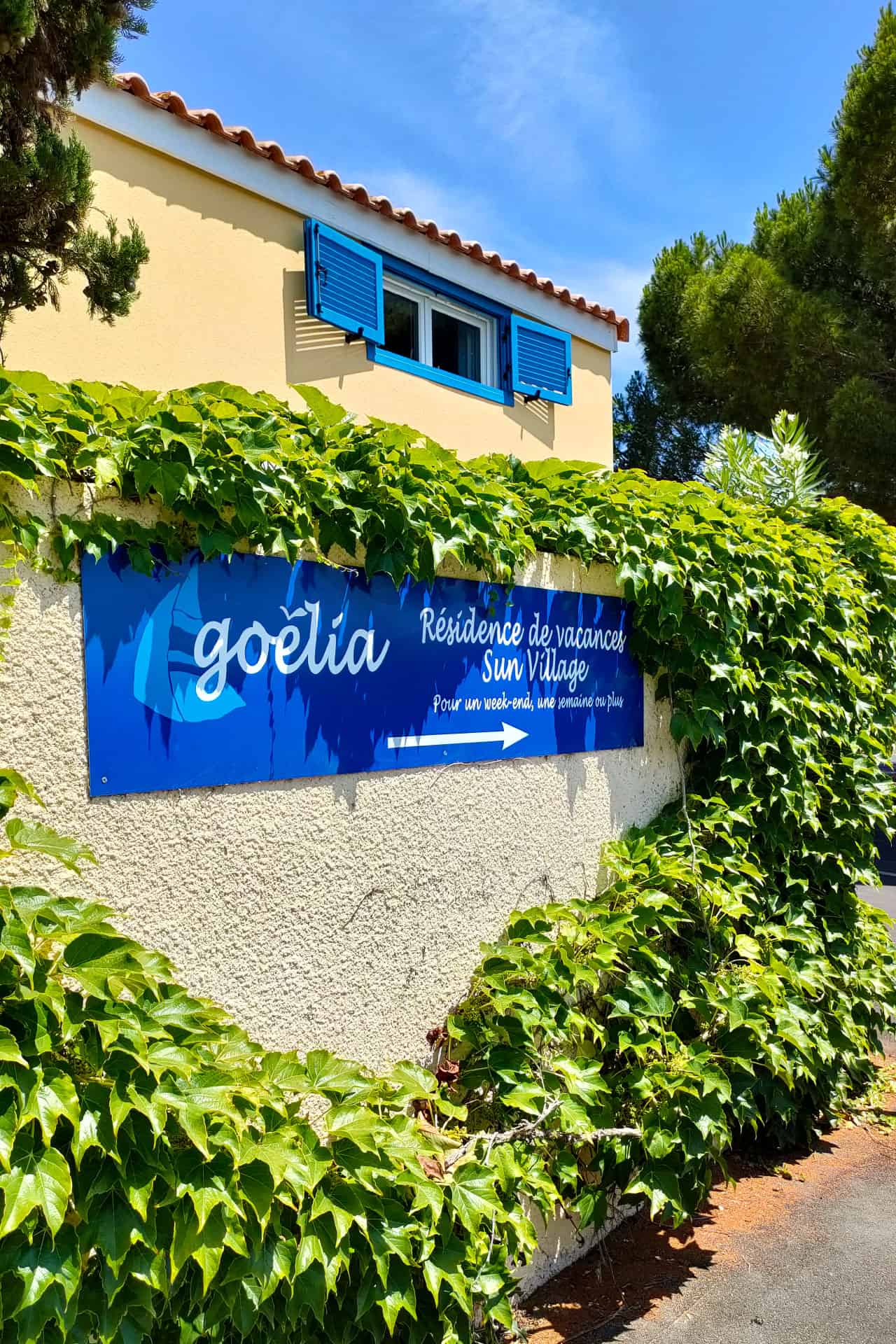 Extérieur de la réception de la résidence de vacances Goélia Sun Village à Portiragnes Extérieur de la réception de la résidence de vacances Goélia Sun Village à Portiragnes