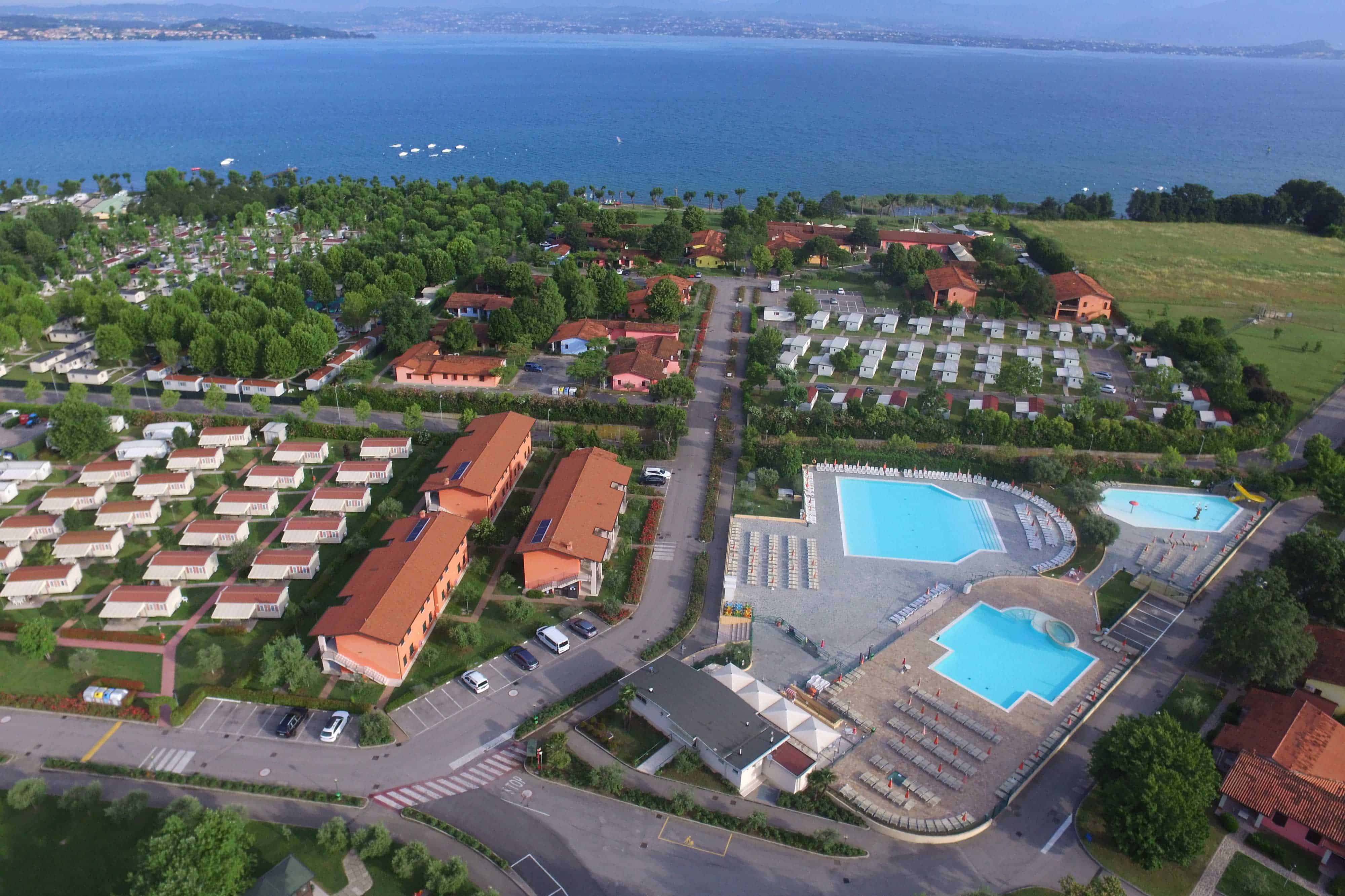 La résidence The Garda Village à Colombare Di Sirmione, proche du Lac de Garde en Italie La résidence The Garda Village à Colombare Di Sirmione, proche du Lac de Garde en Italie