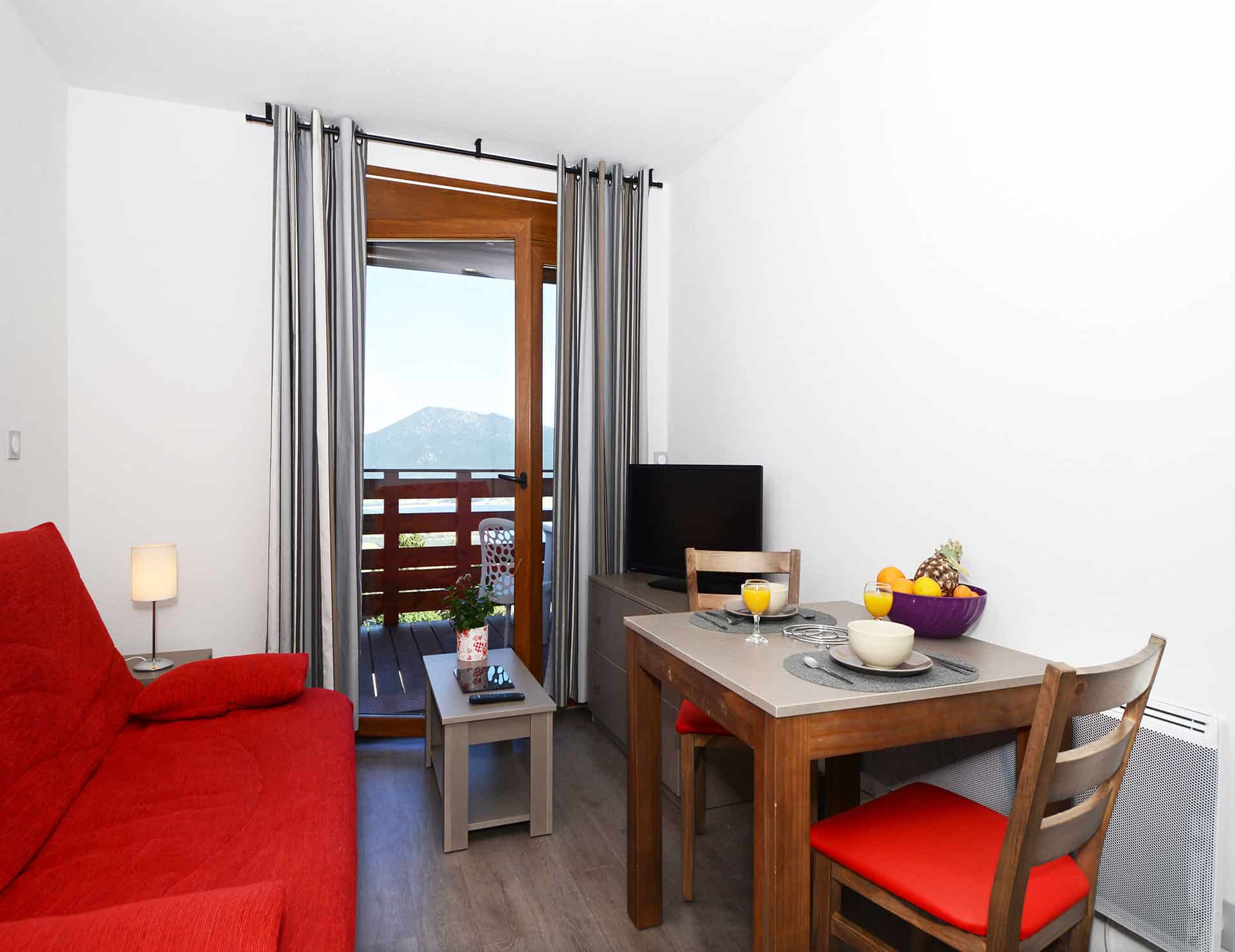 Exemple de salon de la résidence de vacances les Chalets de L'Isard aux Angles dans les Pyrénées Exemple de salon de la résidence de vacances les Chalets de L'Isard aux Angles dans les Pyrénées