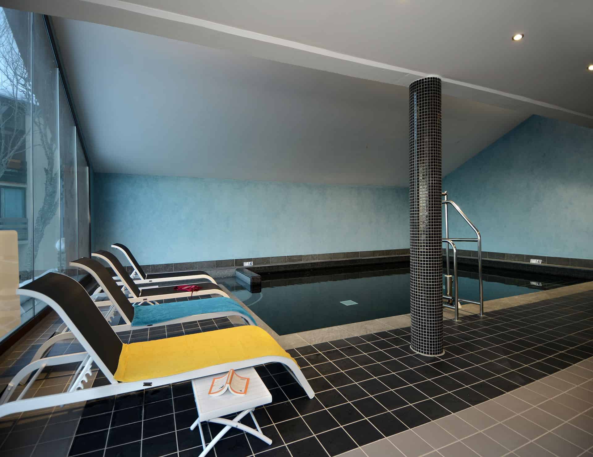 Piscine de la résidence de vacances les Chalets de L'Isard aux Angles dans les Pyrénées Piscine de la résidence de vacances les Chalets de L'Isard aux Angles dans les Pyrénées