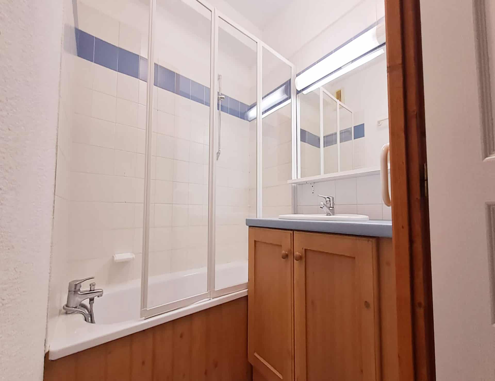 Exemple de salle de bain de la résidence de vacances Goélia Les Balcons du Soleil aux Deux Alpes Exemple de salle de bain de la résidence de vacances Goélia Les Balcons du Soleil aux Deux Alpes