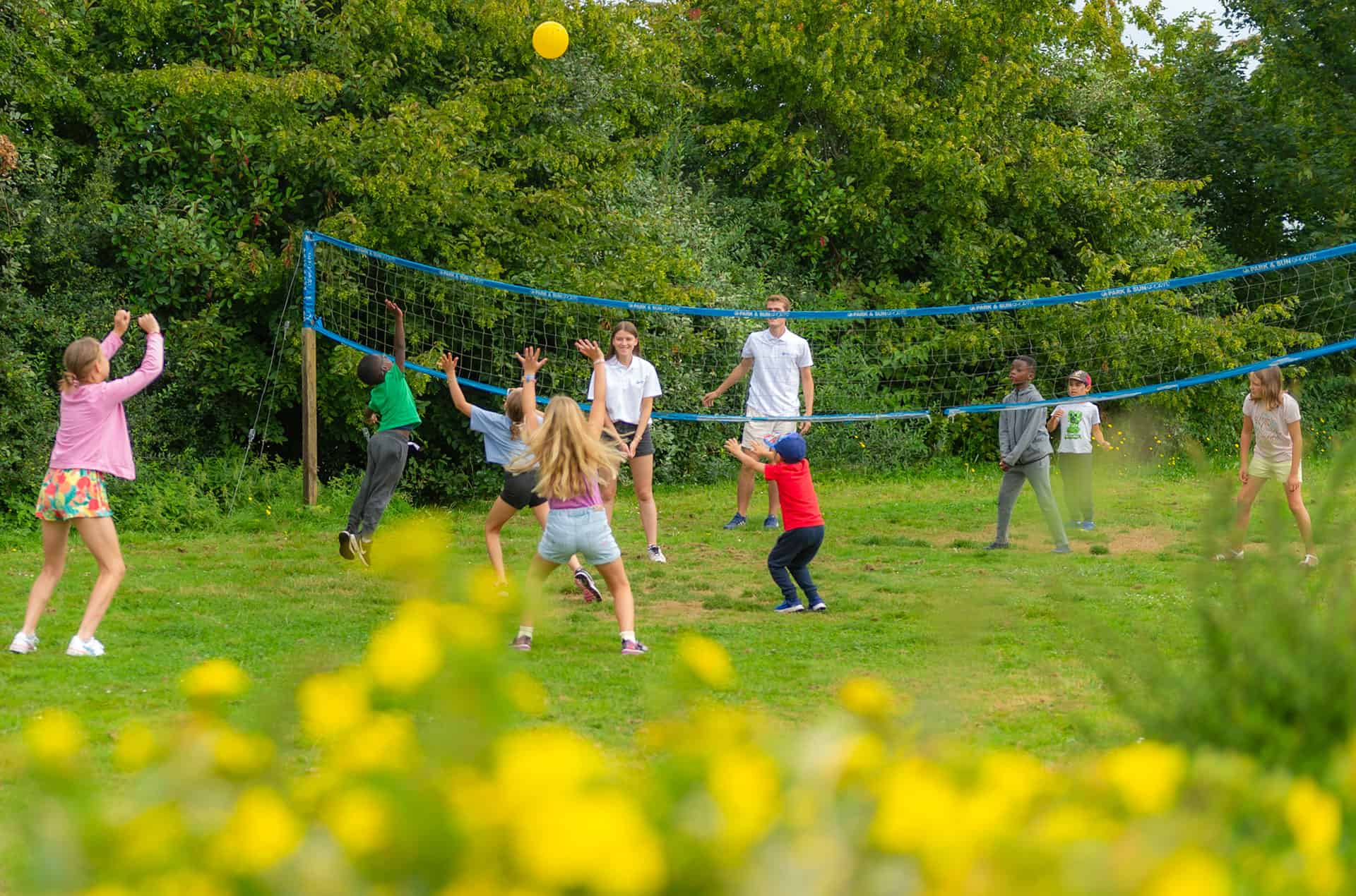 Aire de volley ball au sein de la résidence de vacances Goélia Les Portes d'Honfleur à Honfleur en Normandie Aire de volley ball au sein de la résidence de vacances Goélia Les Portes d'Honfleur à Honfleur en Normandie