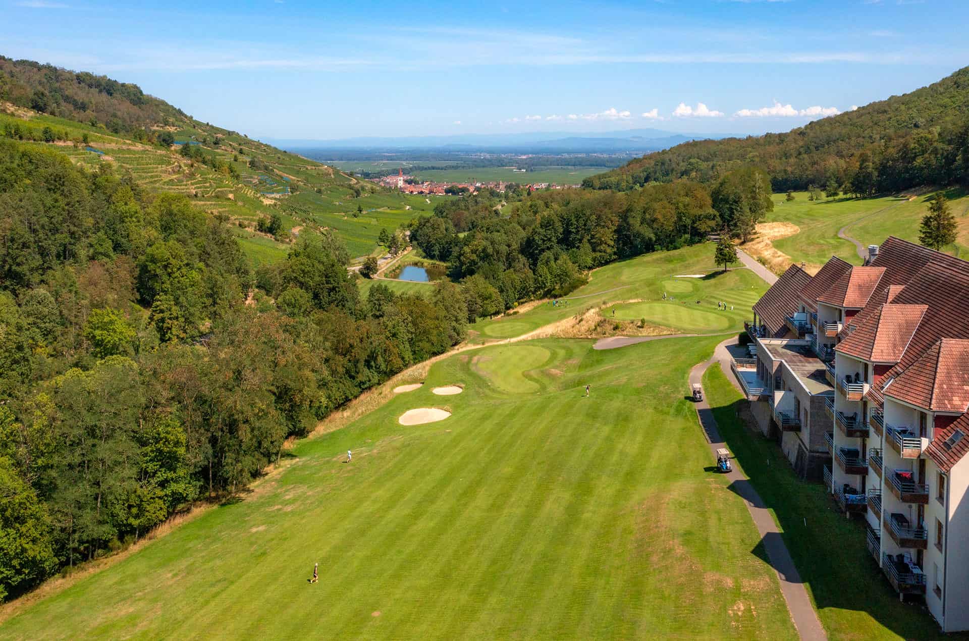 Vue de la résidence de vacances Goélia Le Domaine du Golf et du golf attenant à Ammerschwihr / Colmar  en Alsace Vue de la résidence de vacances Goélia Le Domaine du Golf et du golf attenant à Ammerschwihr / Colmar  en Alsace