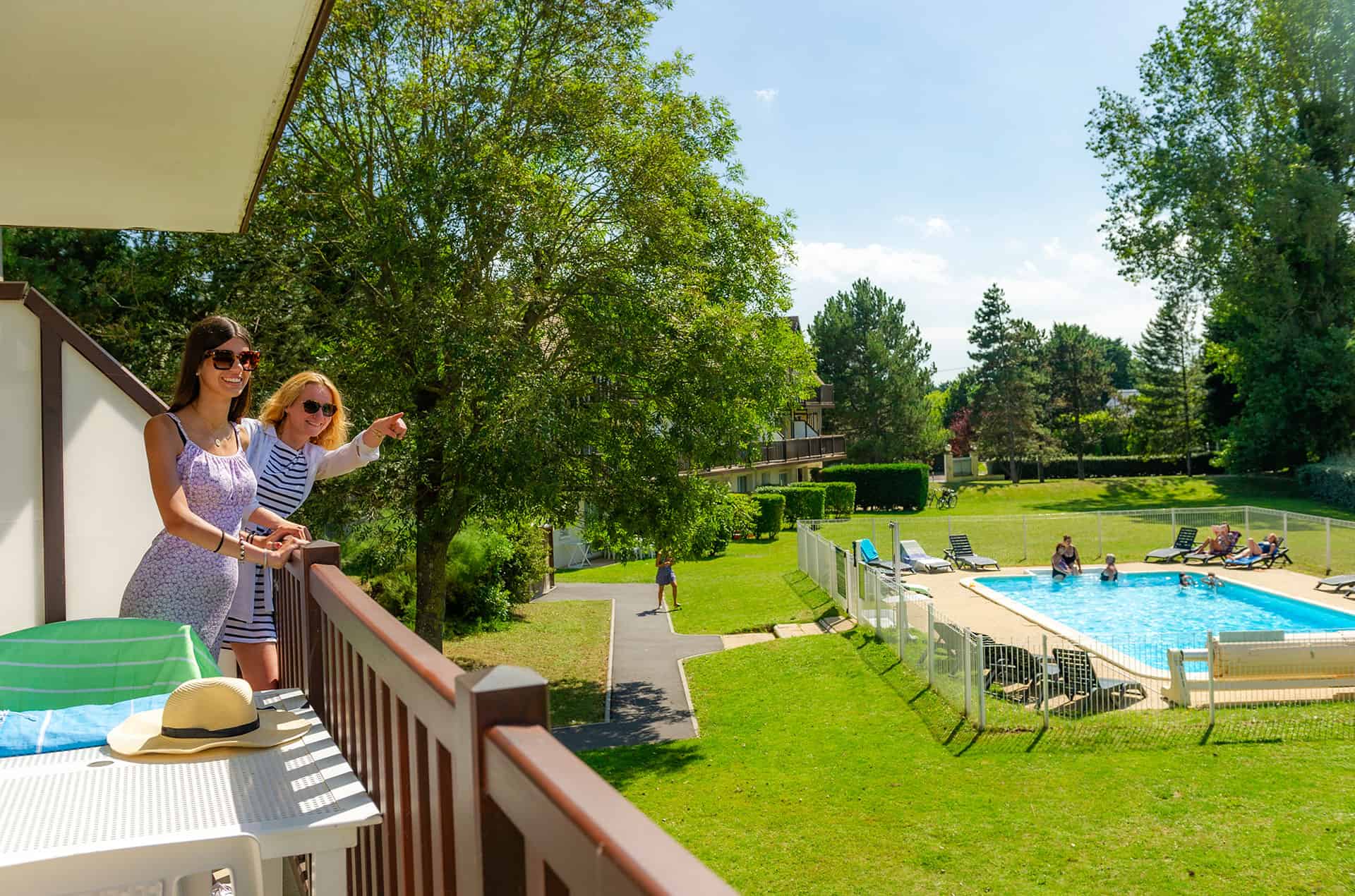 Exemple de vue d'un balcon de la résidence de vacances Goélia Green Panorama à Cabourg en Normandie Exemple de vue d'un balcon de la résidence de vacances Goélia Green Panorama à Cabourg en Normandie