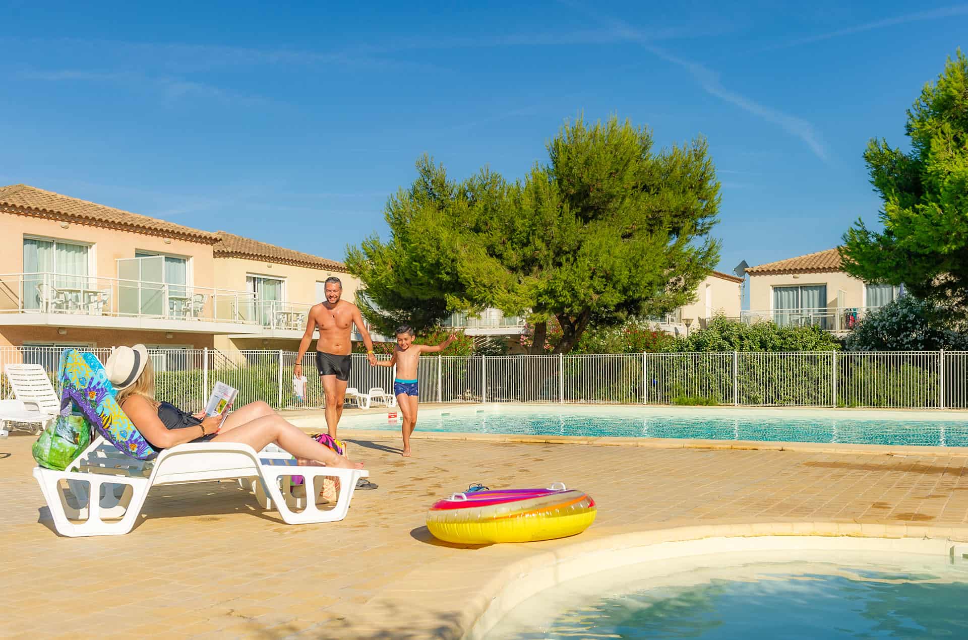 Piscine extérieure et bassin enfants de la résidence de vacances Goélia Les Jardins de Phoebus à Gruissan Piscine extérieure et bassin enfants de la résidence de vacances Goélia Les Jardins de Phoebus à Gruissan