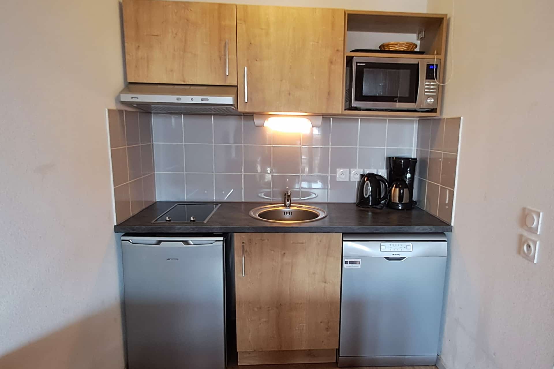 Exemple de kitchenette de la résidence de vacances Goélia Le Crystal à Vaujany Exemple de kitchenette de la résidence de vacances Goélia Le Crystal à Vaujany