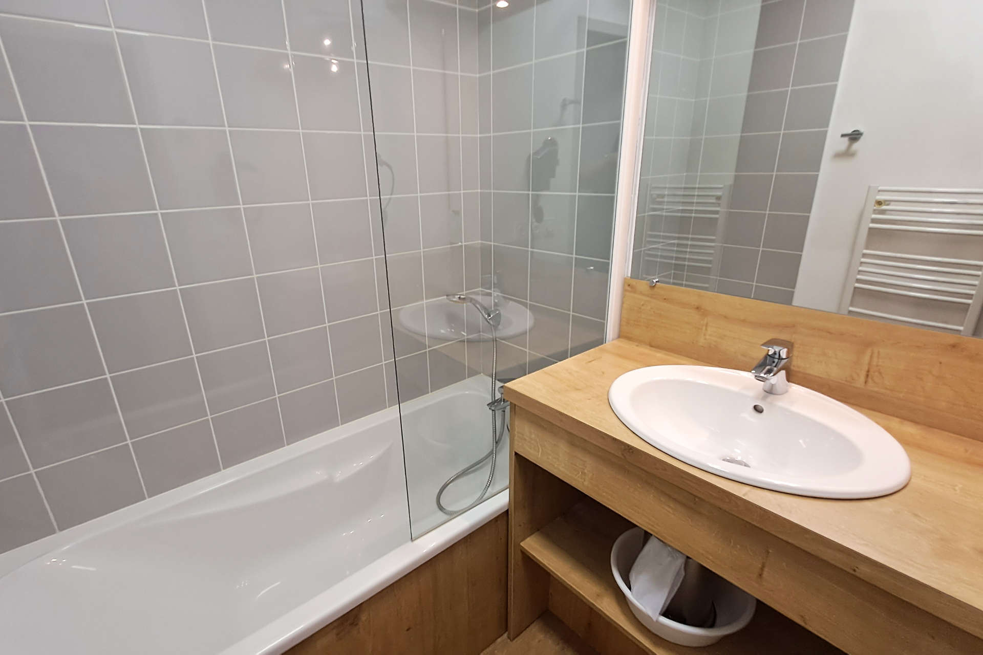 Exemple de salle de bain de la résidence de vacances Goélia Le Crystal à Vaujany Exemple de salle de bain de la résidence de vacances Goélia Le Crystal à Vaujany