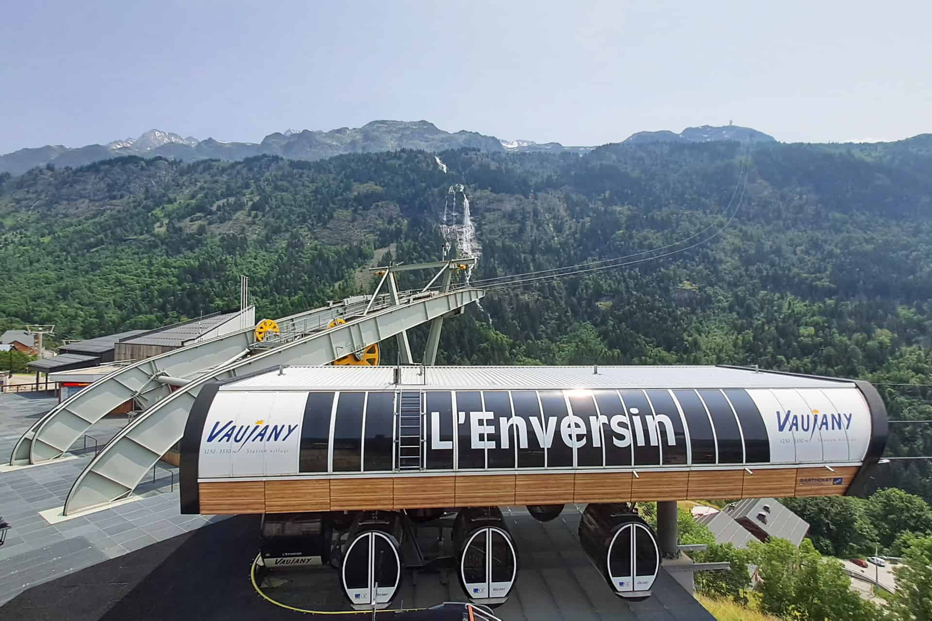 Les remontées mécaniques de Vaujany permettant de relier vers l'Alpe d'Huez Les remontées mécaniques de Vaujany permettant de relier vers l'Alpe d'Huez