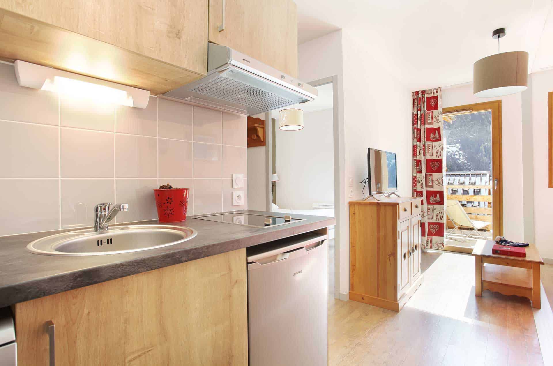 Exemple de kitchenette d'un appartement de la résidence de vacances Goélia Le Crystal à Vaujany Exemple de kitchenette d'un appartement de la résidence de vacances Goélia Le Crystal à Vaujany