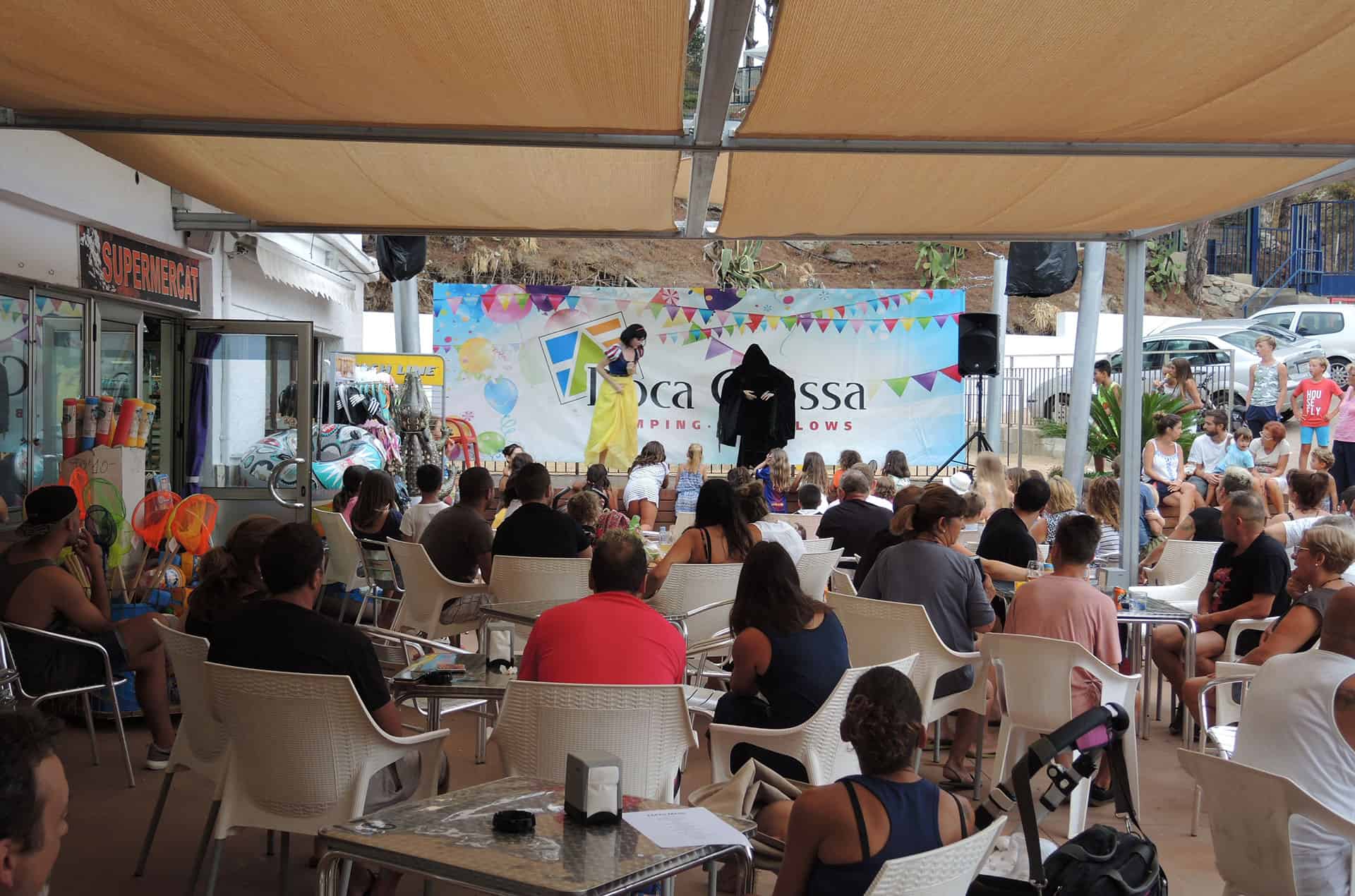 Exemple d'animations de de la résidence de vacances Roca Grossa à Calella, au sud de la Costa Brava, en Espagne Exemple d'animations de de la résidence de vacances Roca Grossa à Calella, au sud de la Costa Brava, en Espagne