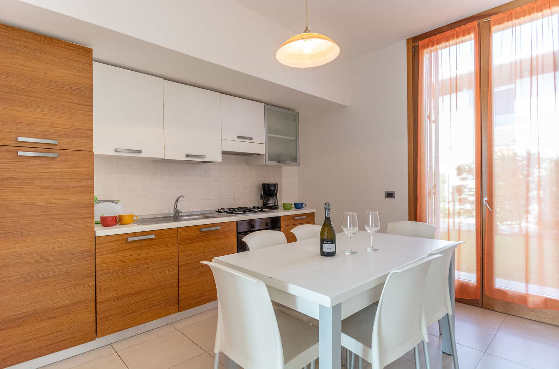 Exemple d'une kitchenette d'un S3M dans la résidence vacances Albarella en Italie Exemple d'une kitchenette d'un S3M dans la résidence vacances Albarella en Italie