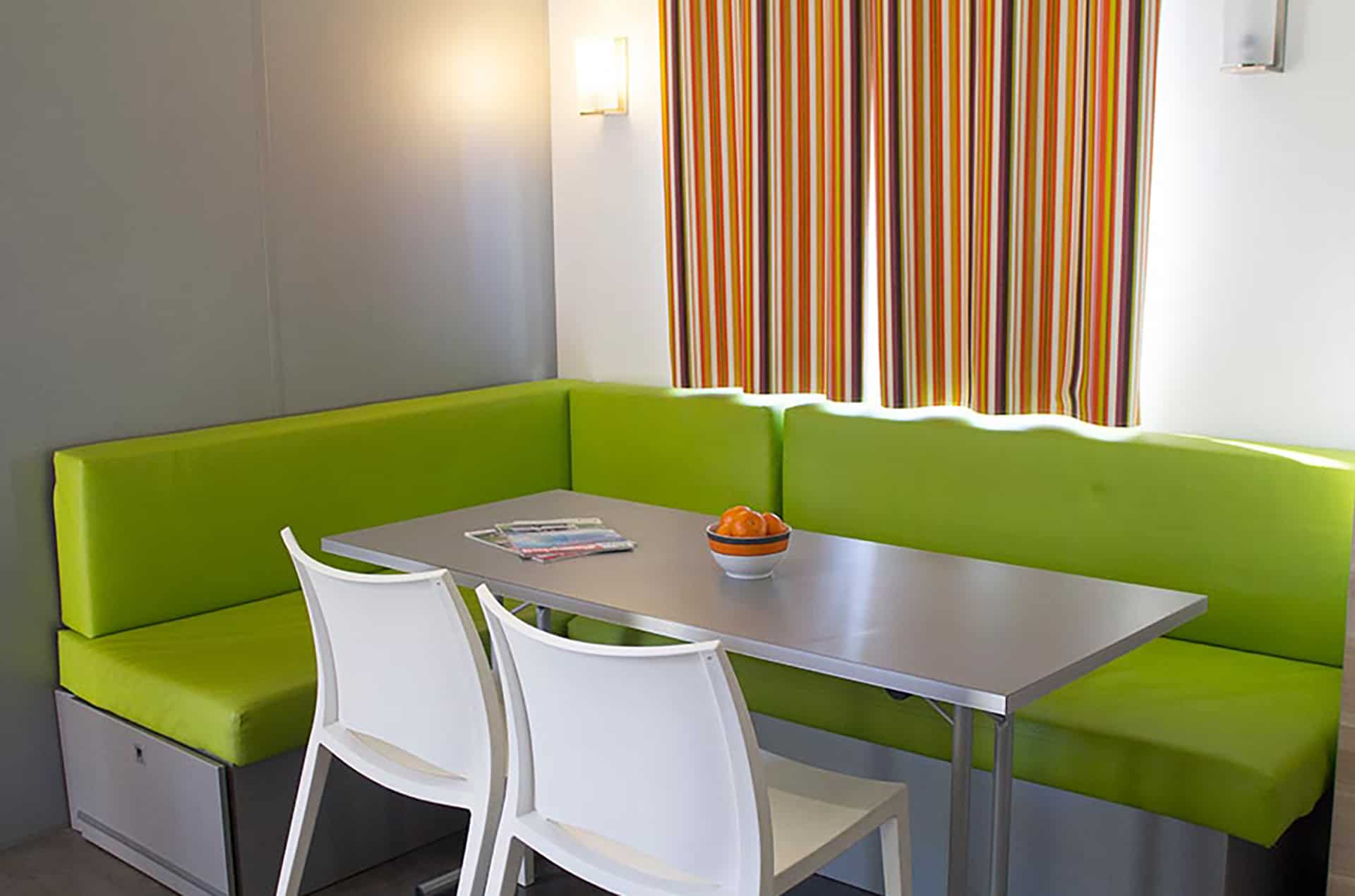 Exemple d'intérieur d'un mobile-home de la résidence de vacances La Llosa à Cambrils, sur la Costa Dorada, en Espagne Exemple d'intérieur d'un mobile-home de la résidence de vacances La Llosa à Cambrils, sur la Costa Dorada, en Espagne