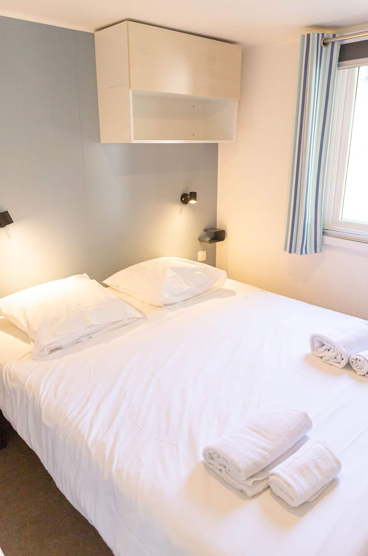 Exemple de chambre double d'un confort découverte 2 chambres de la résidence de vacances L'orangerie de Lanniron proche de Quimper Exemple de chambre double d'un confort découverte 2 chambres de la résidence de vacances L'orangerie de Lanniron proche de Quimper